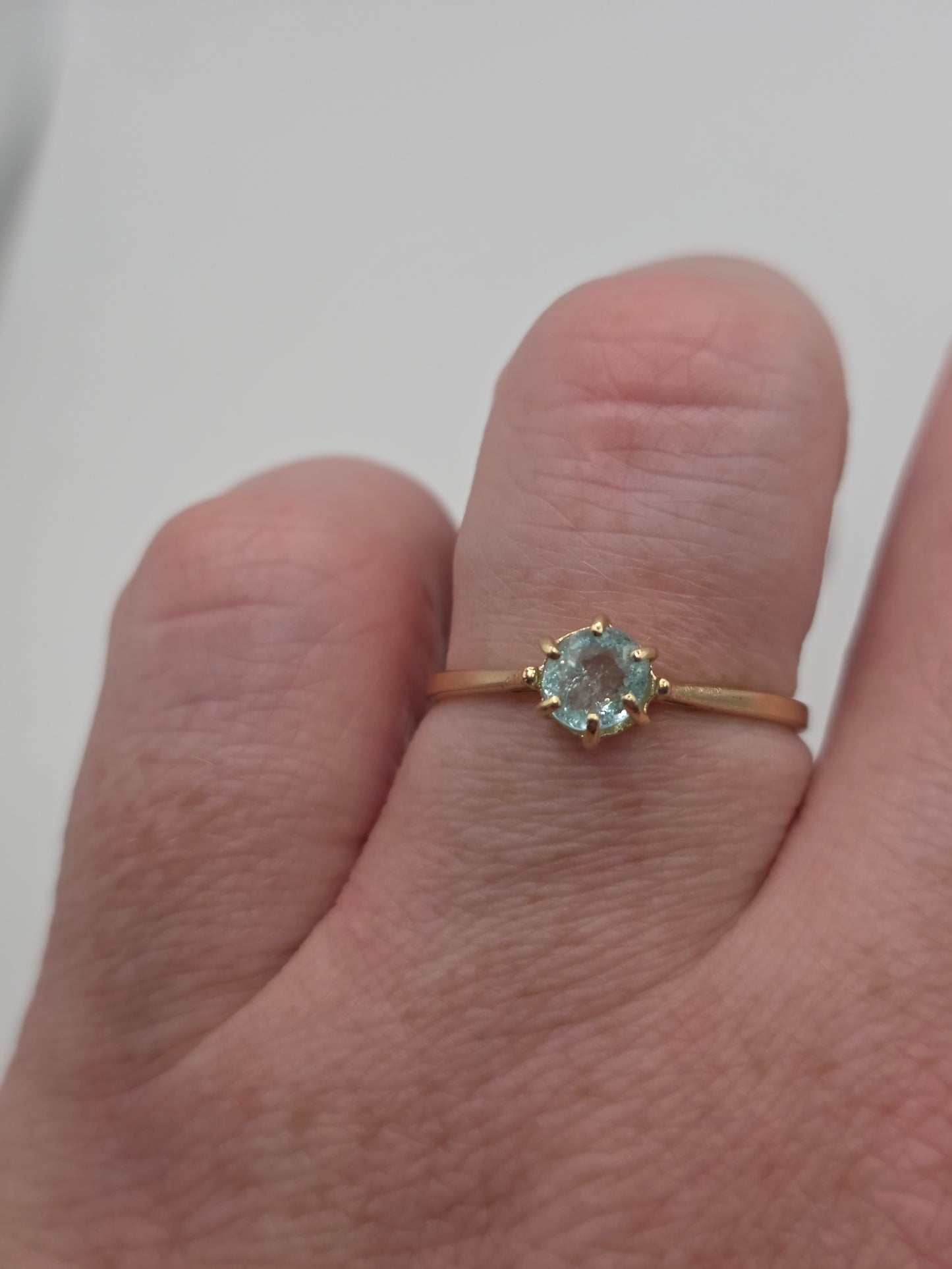 9ct gold aquamarine ring