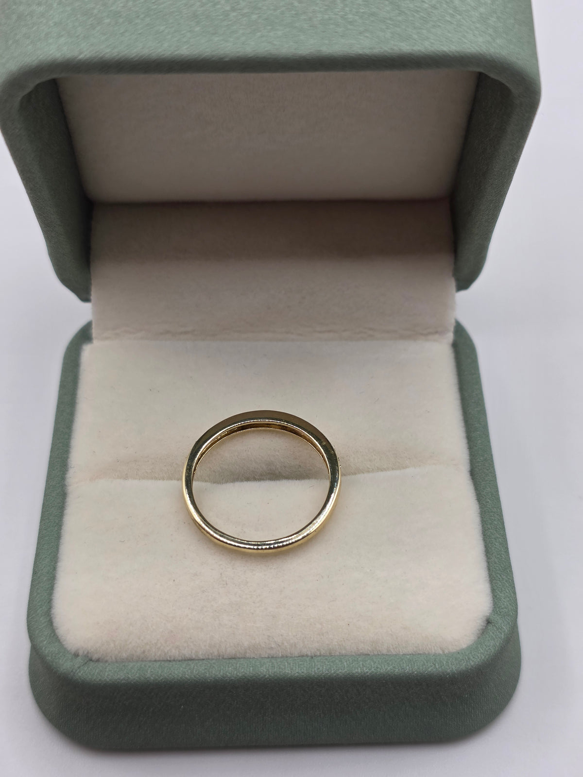 9ct gold diamond ring