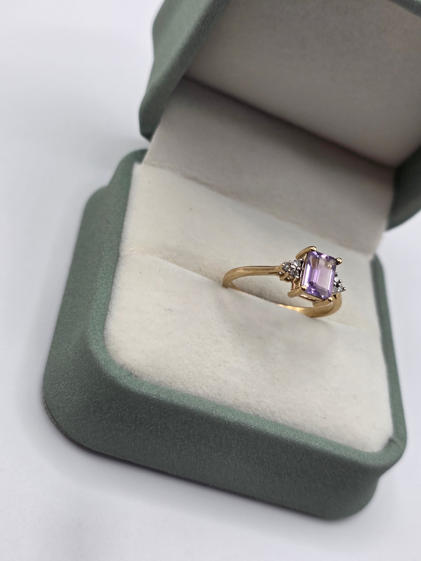 9ct gold amethyst and diamond ring