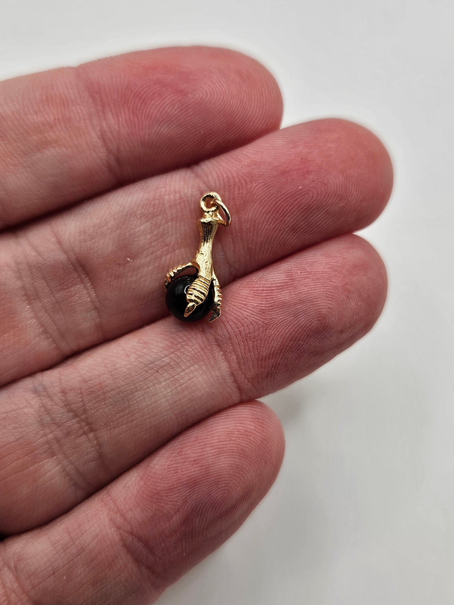 9ct gold onyx claw charm