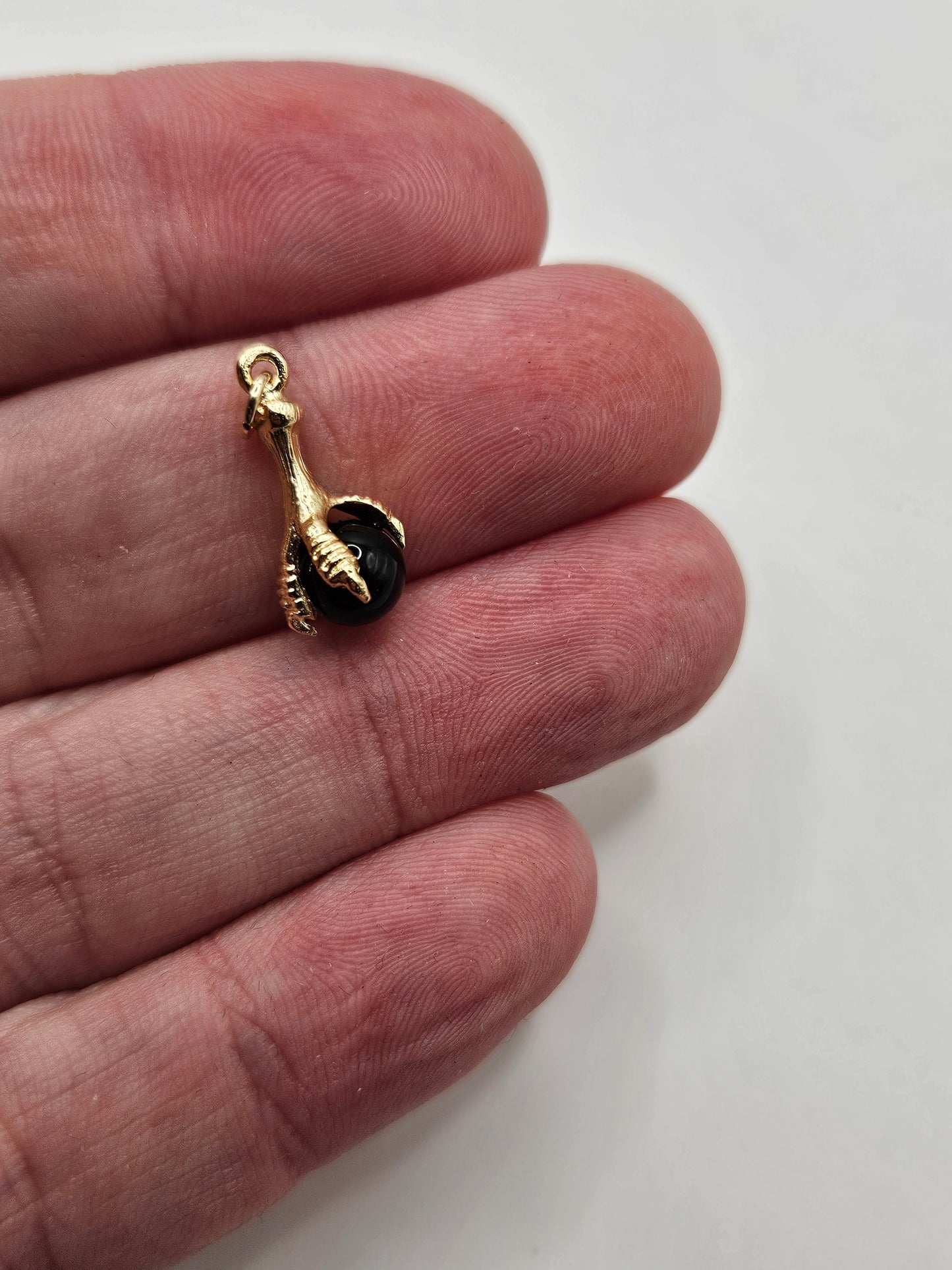 9ct gold onyx claw charm