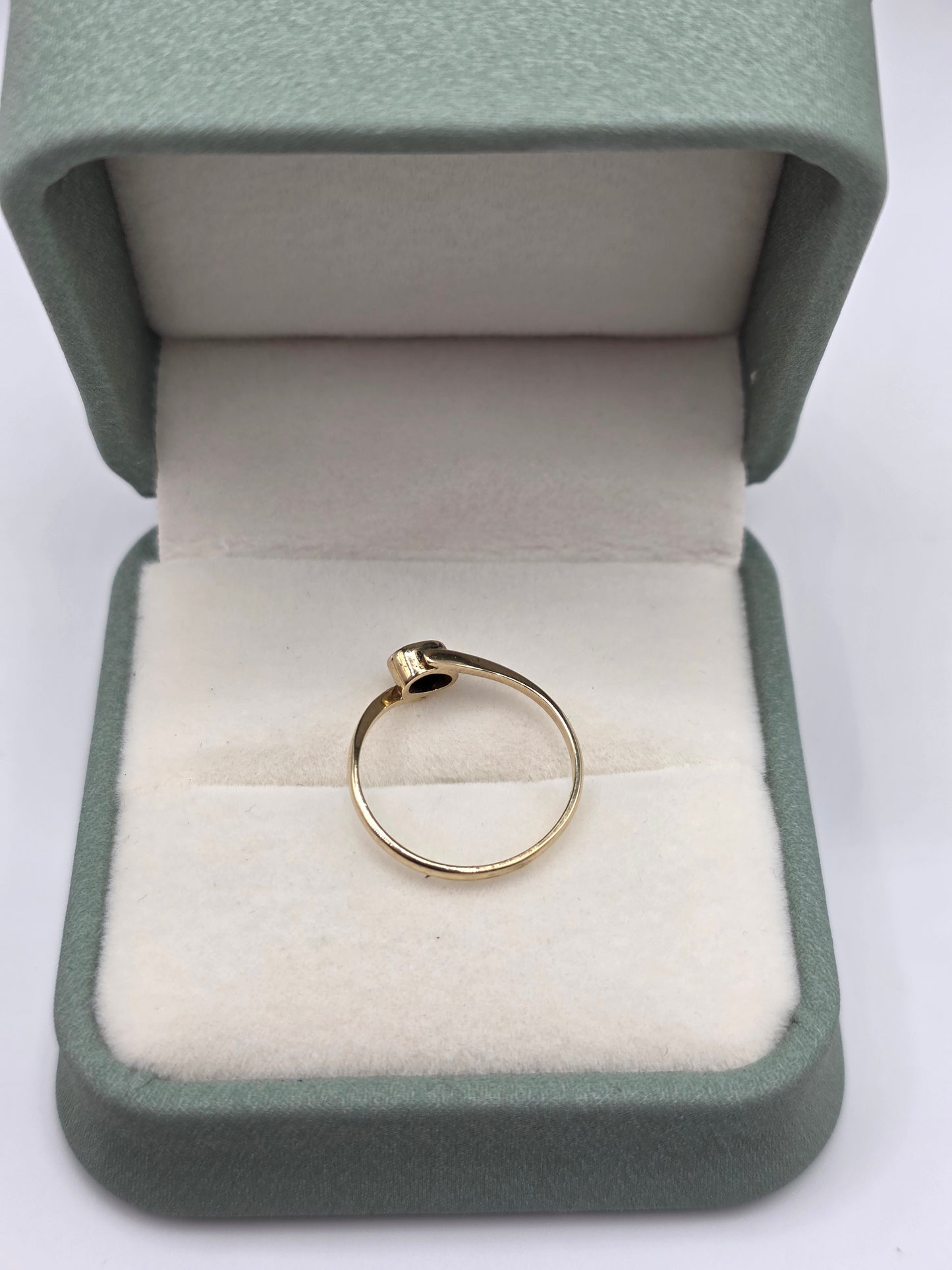 9ct gold sapphire ring