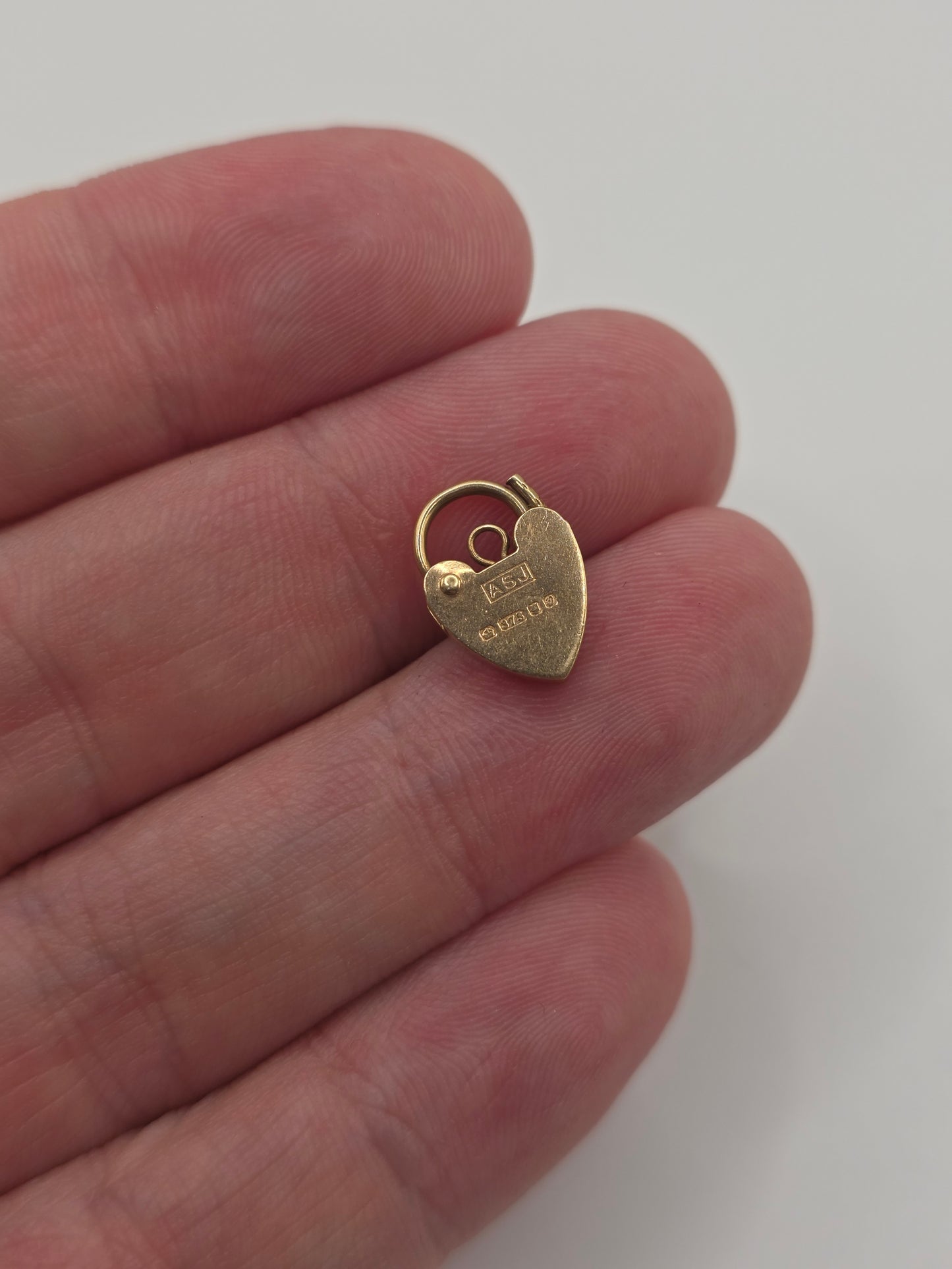 9ct gold padlock 13