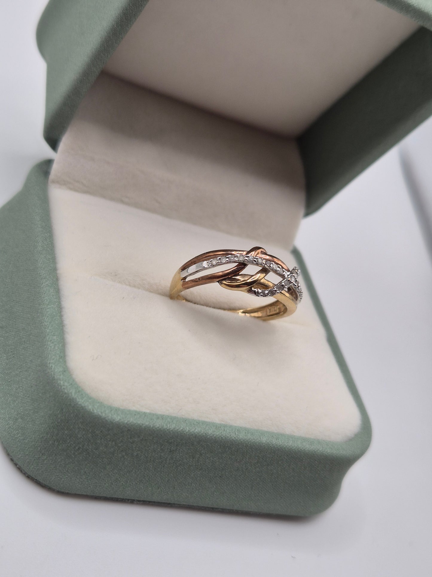 9ct tri gold diamond ring