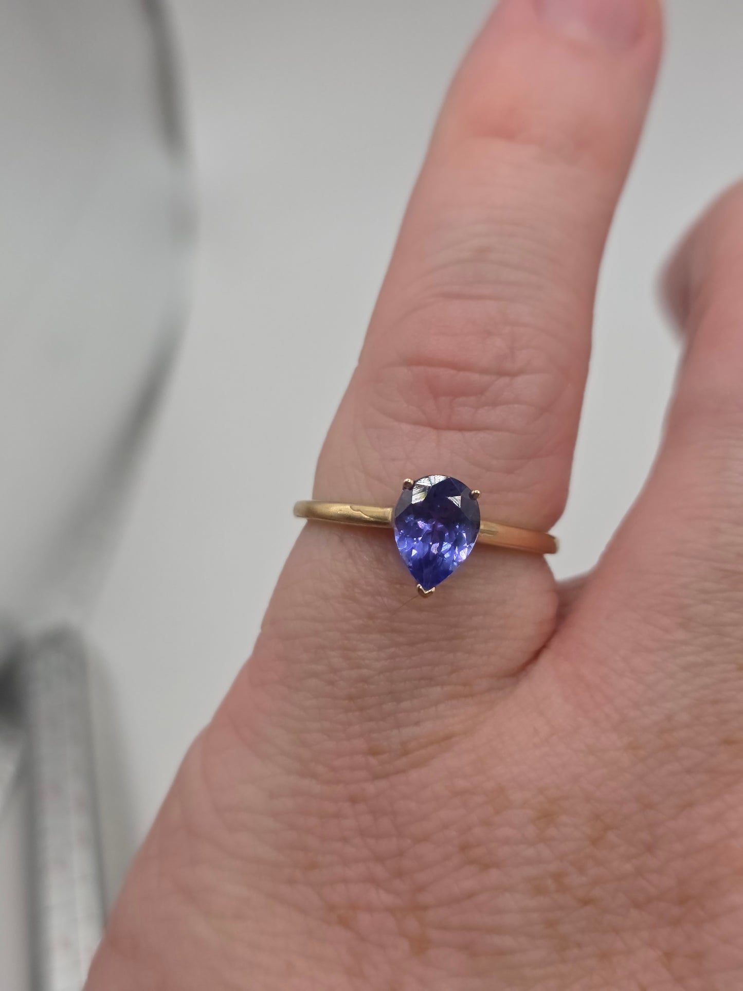 9ct gold tanzanite ring