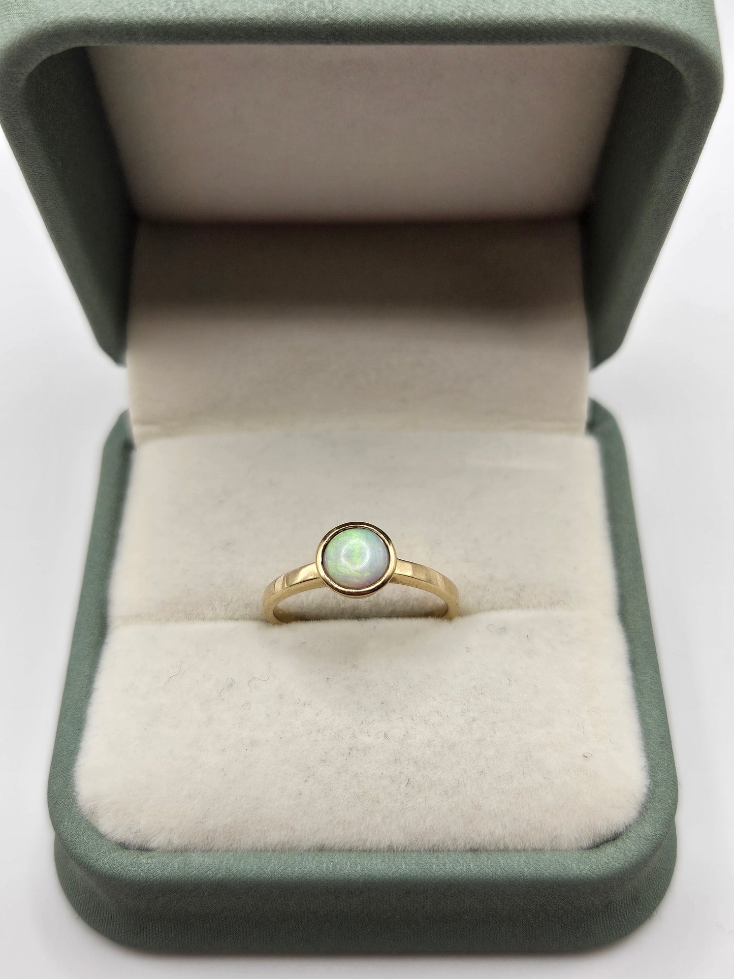 9ct gold opal ring