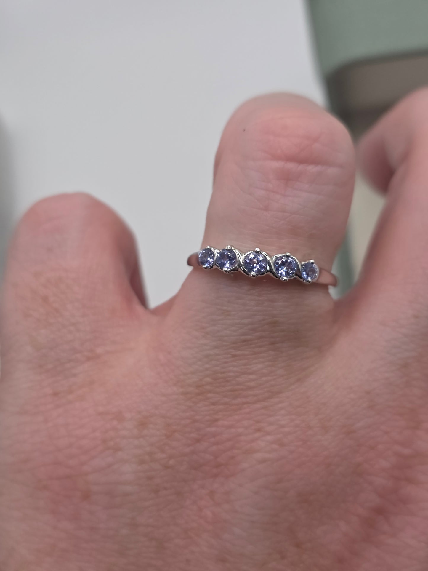 9ct white gold tanzanite ring