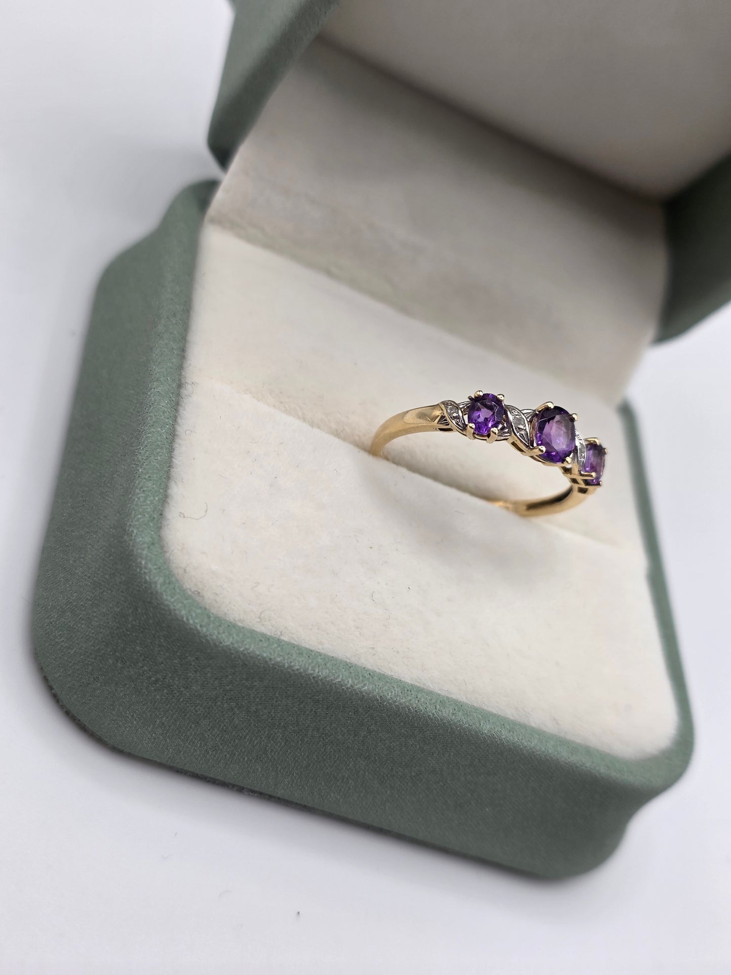 9ct gold amethyst and diamond ring