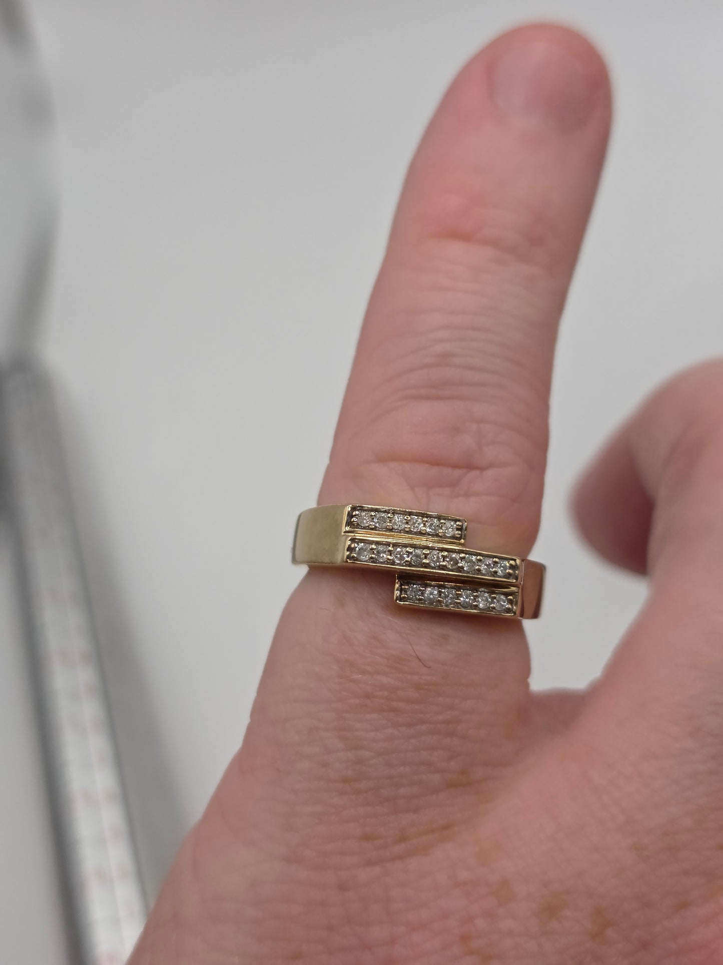 9ct gold diamond ring