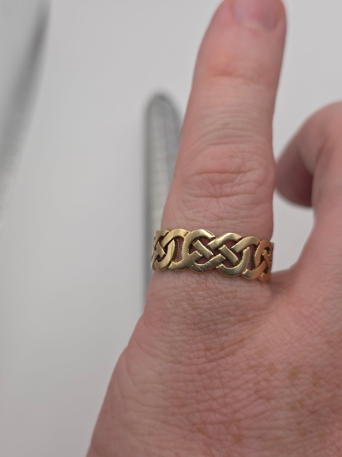9ct gold celtic ring