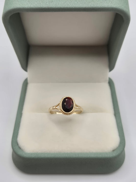 9ct gold garnet ring