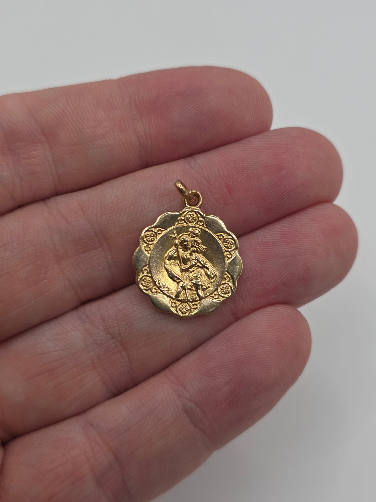 9ct gold st christopher pendant
