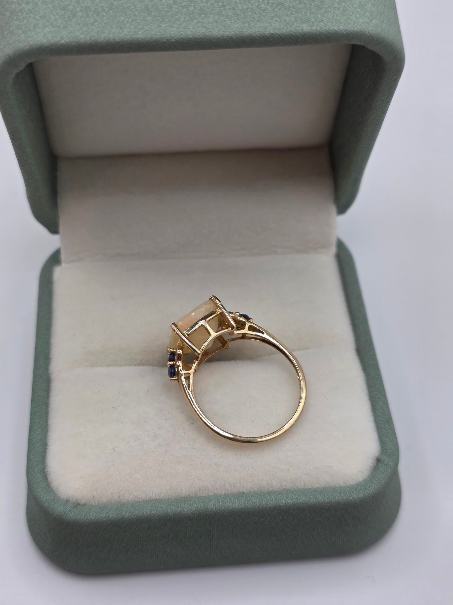 9ct gold opal and sapphire ring