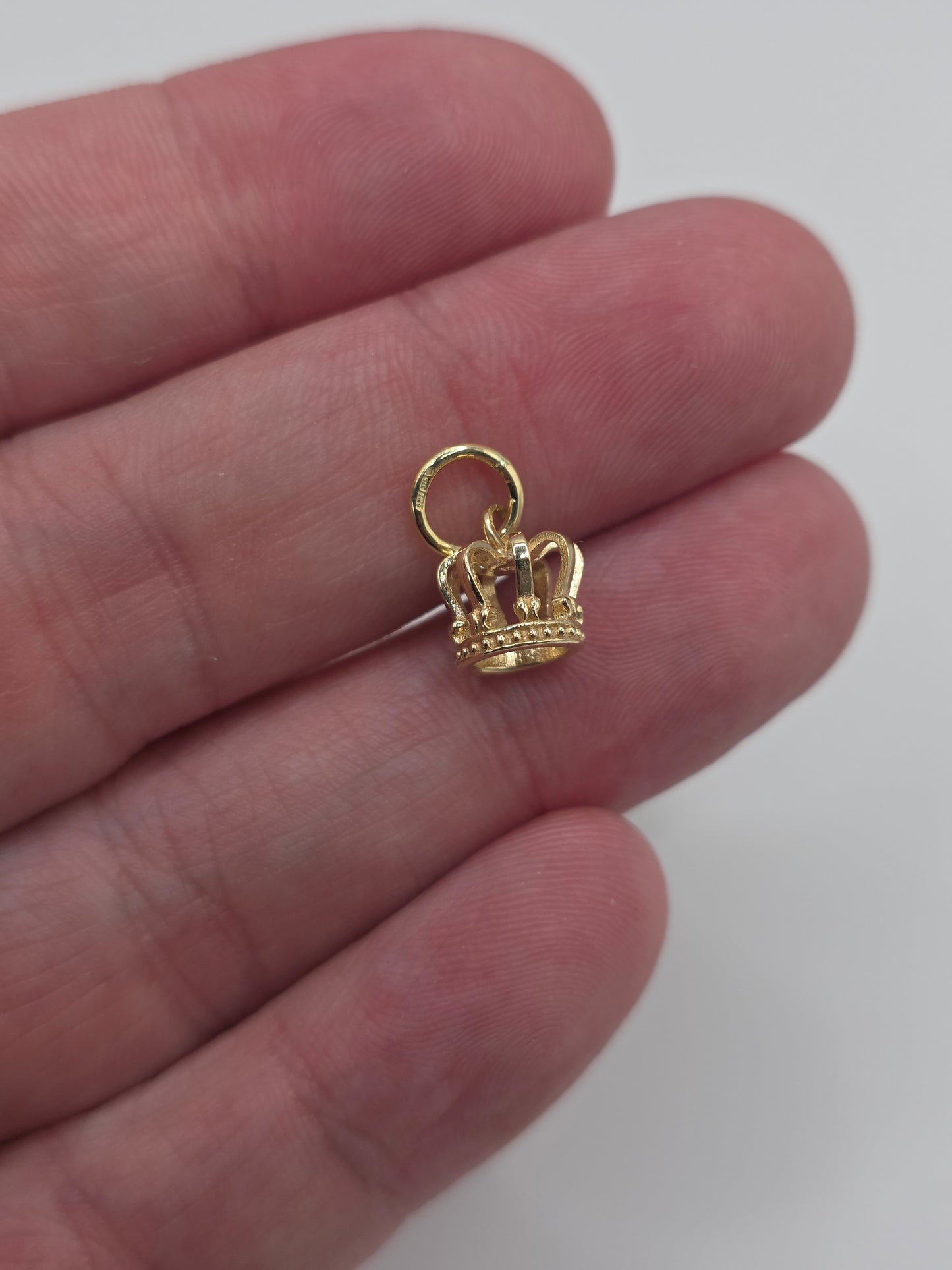 9ct gold crown charm