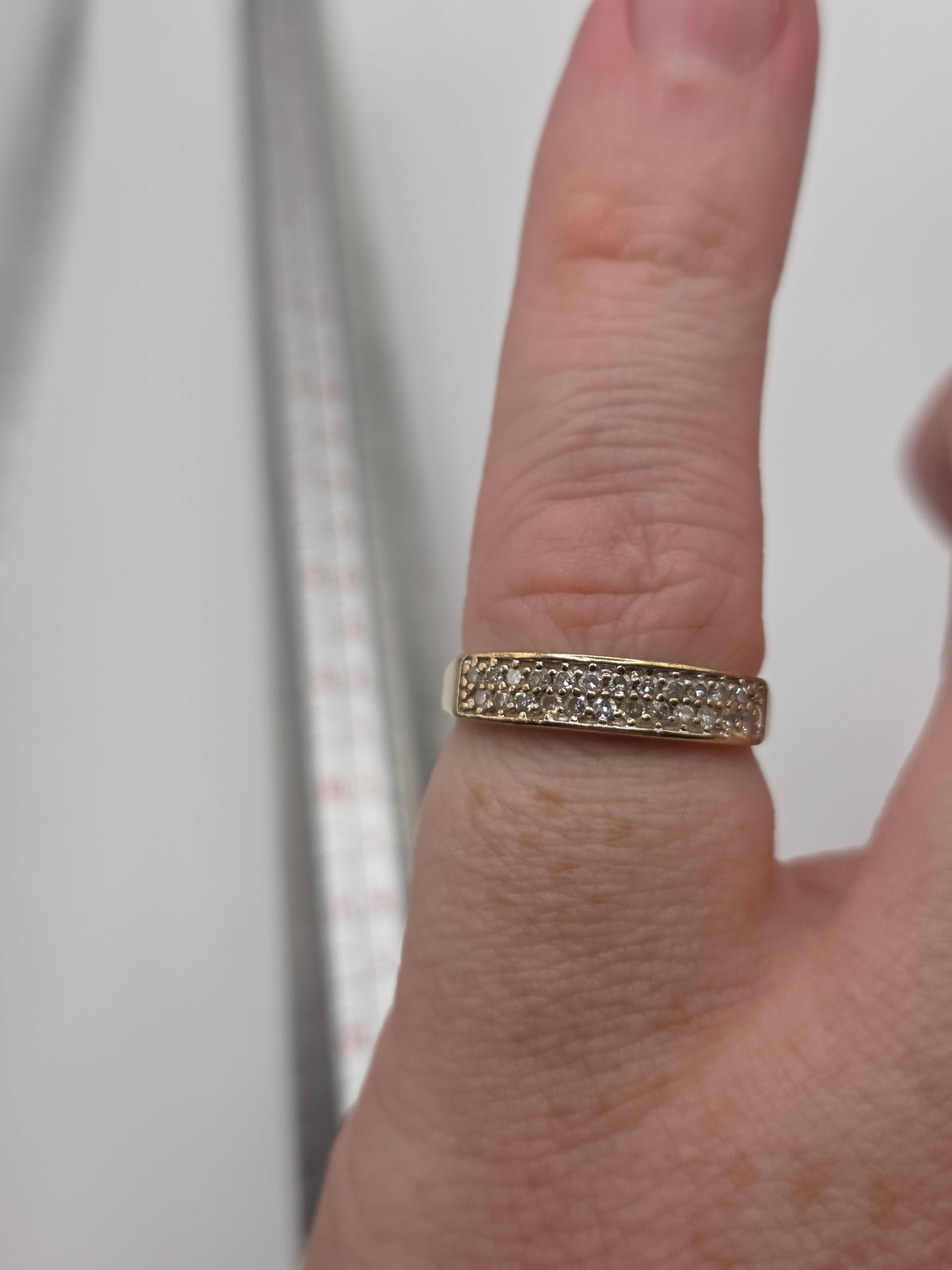 9ct gold diamond ring