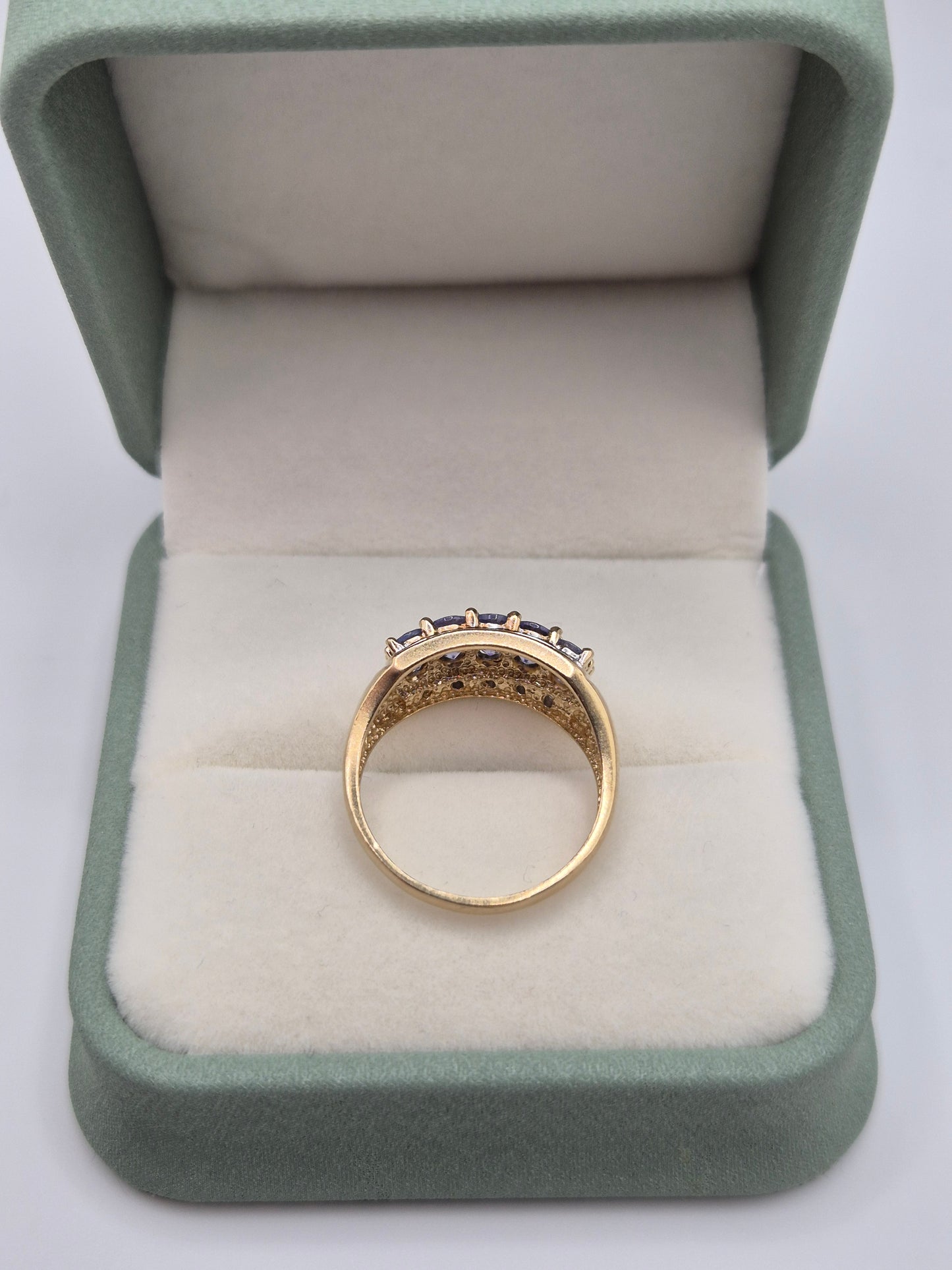 Heavy 9ct gold tanzanite and diamond ring