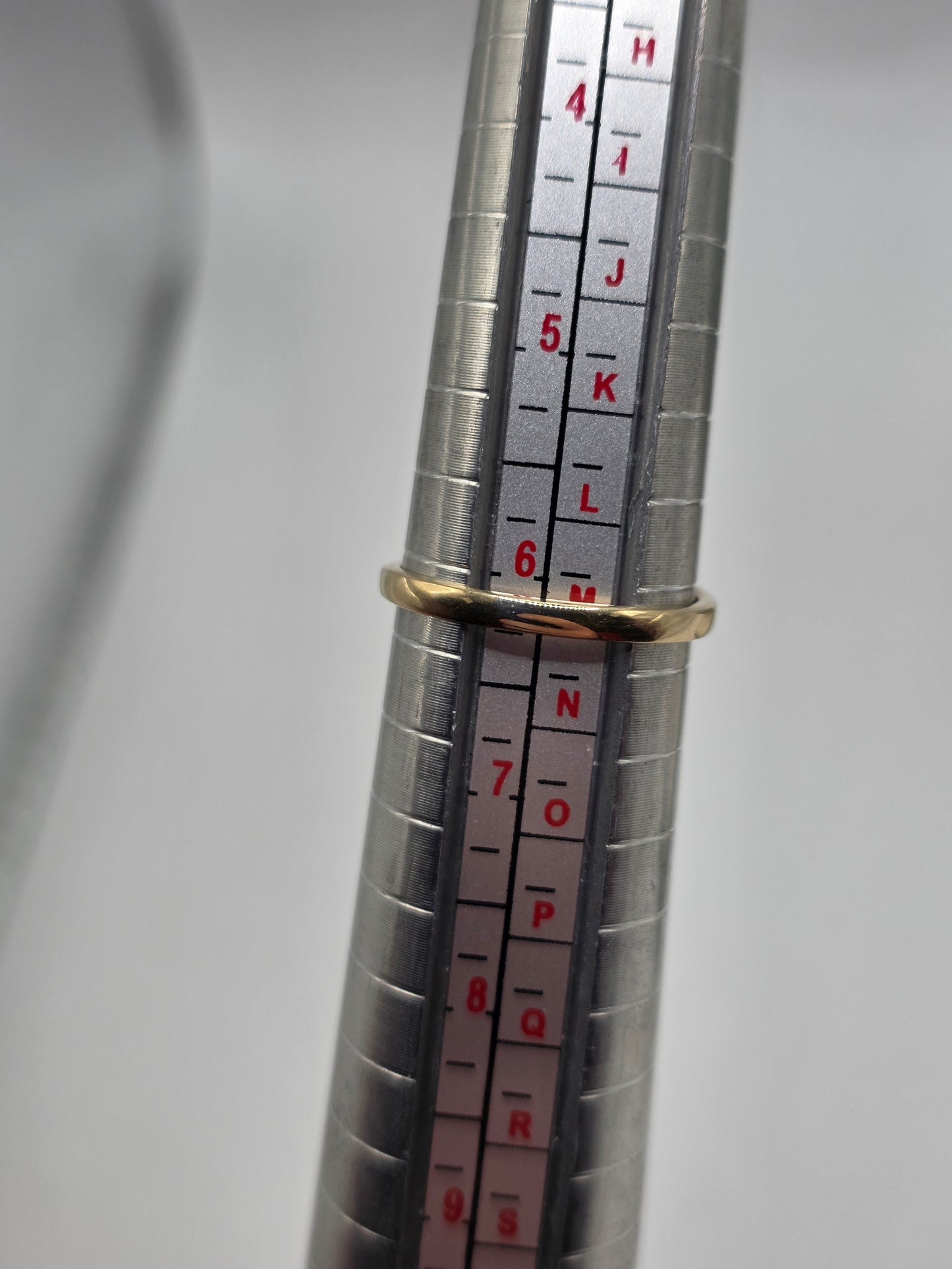 9ct gold st mary ring