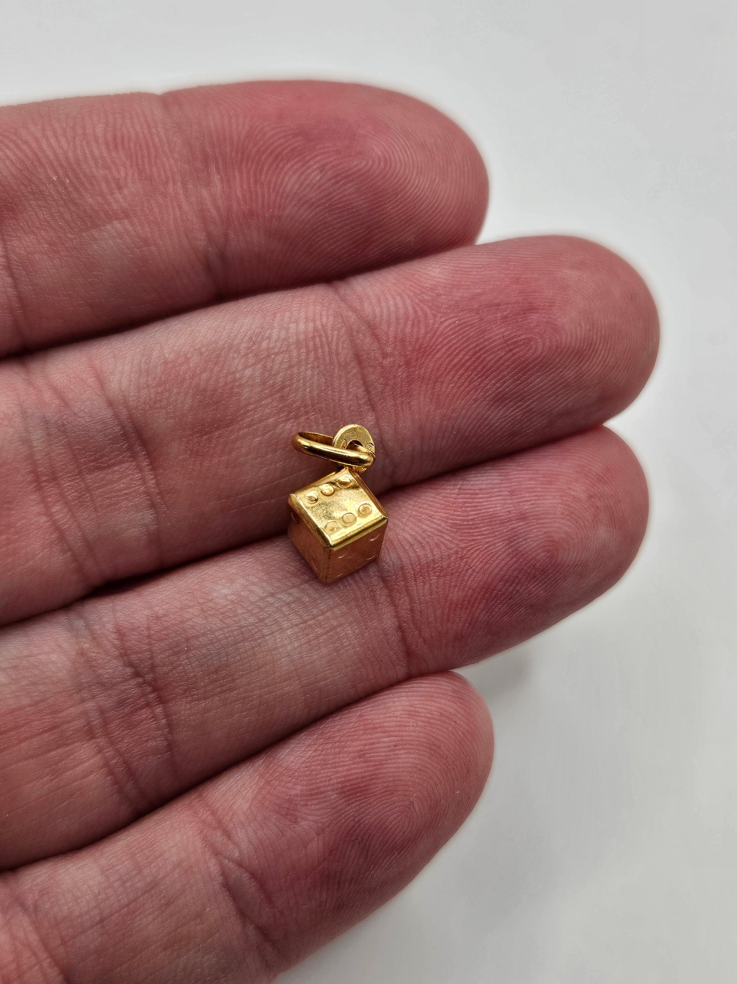 9ct gold dice charm