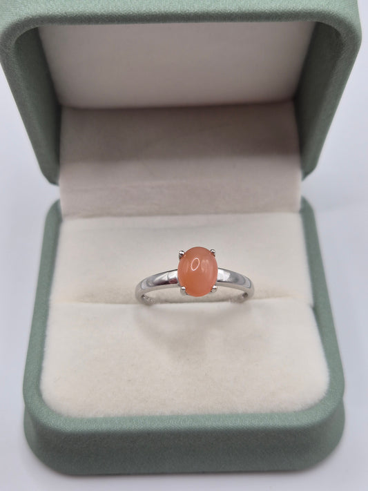 9ct white gold peach moonstone ring