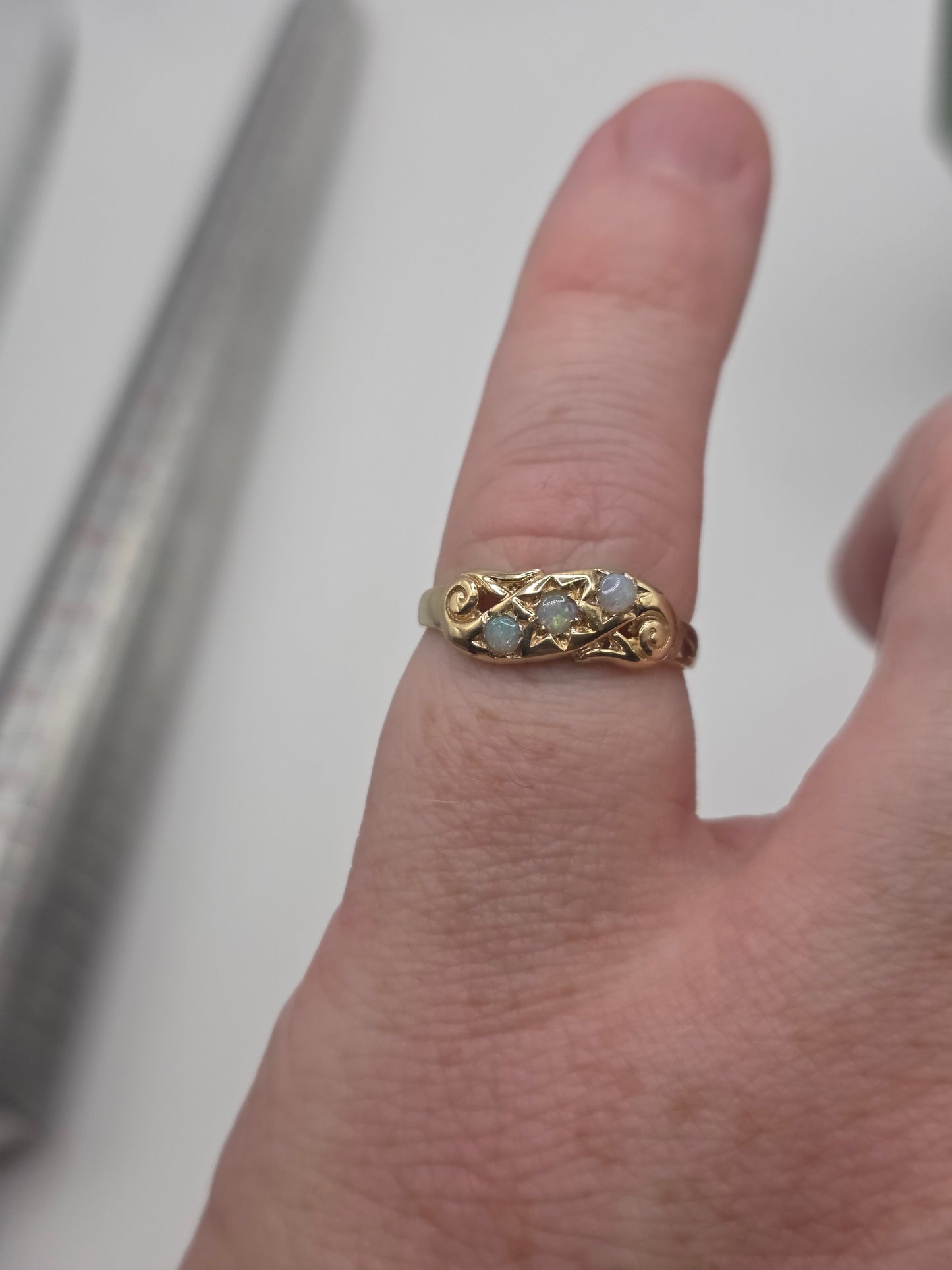 9ct gold opal ring