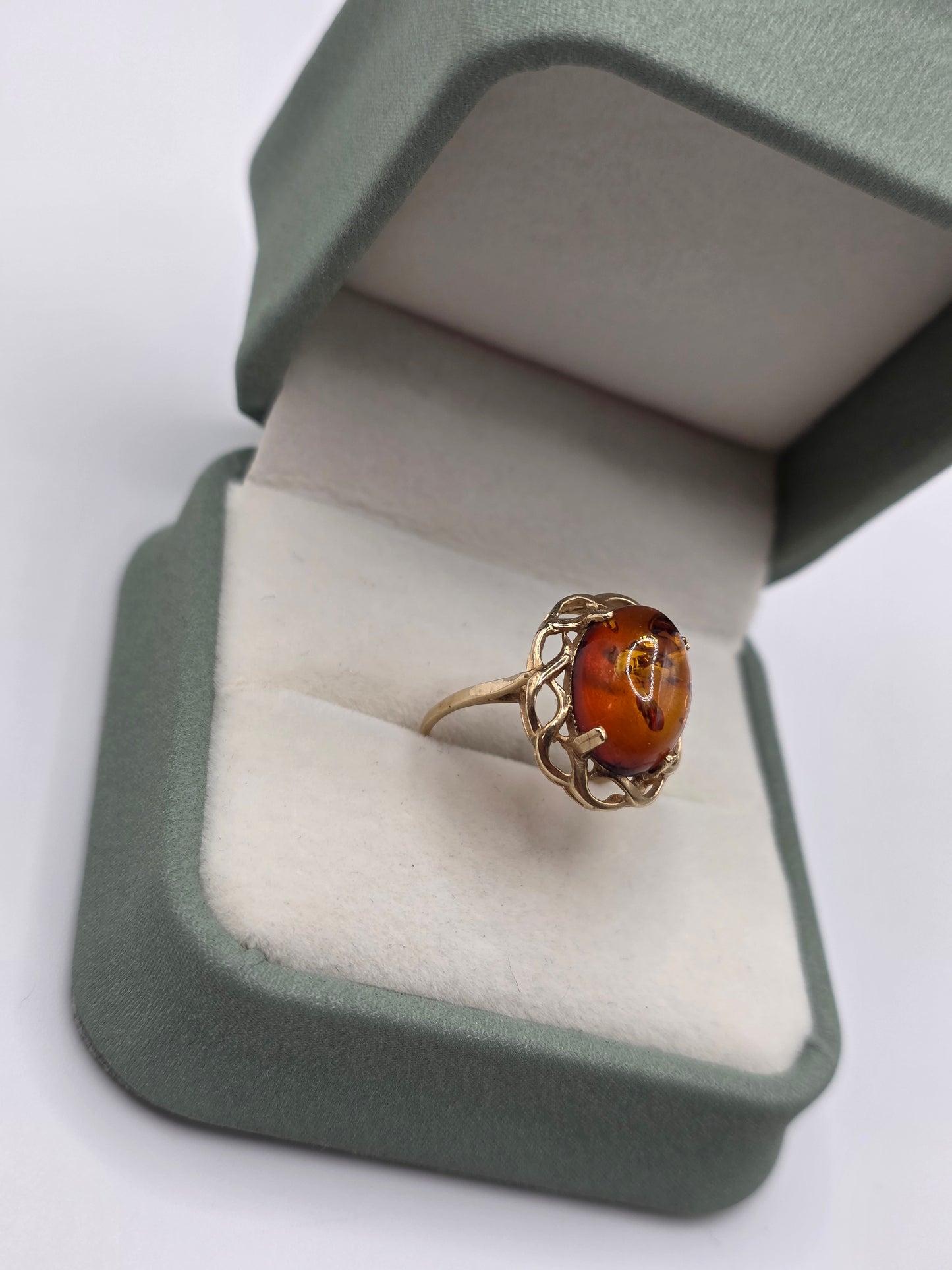 9ct gold amber ring