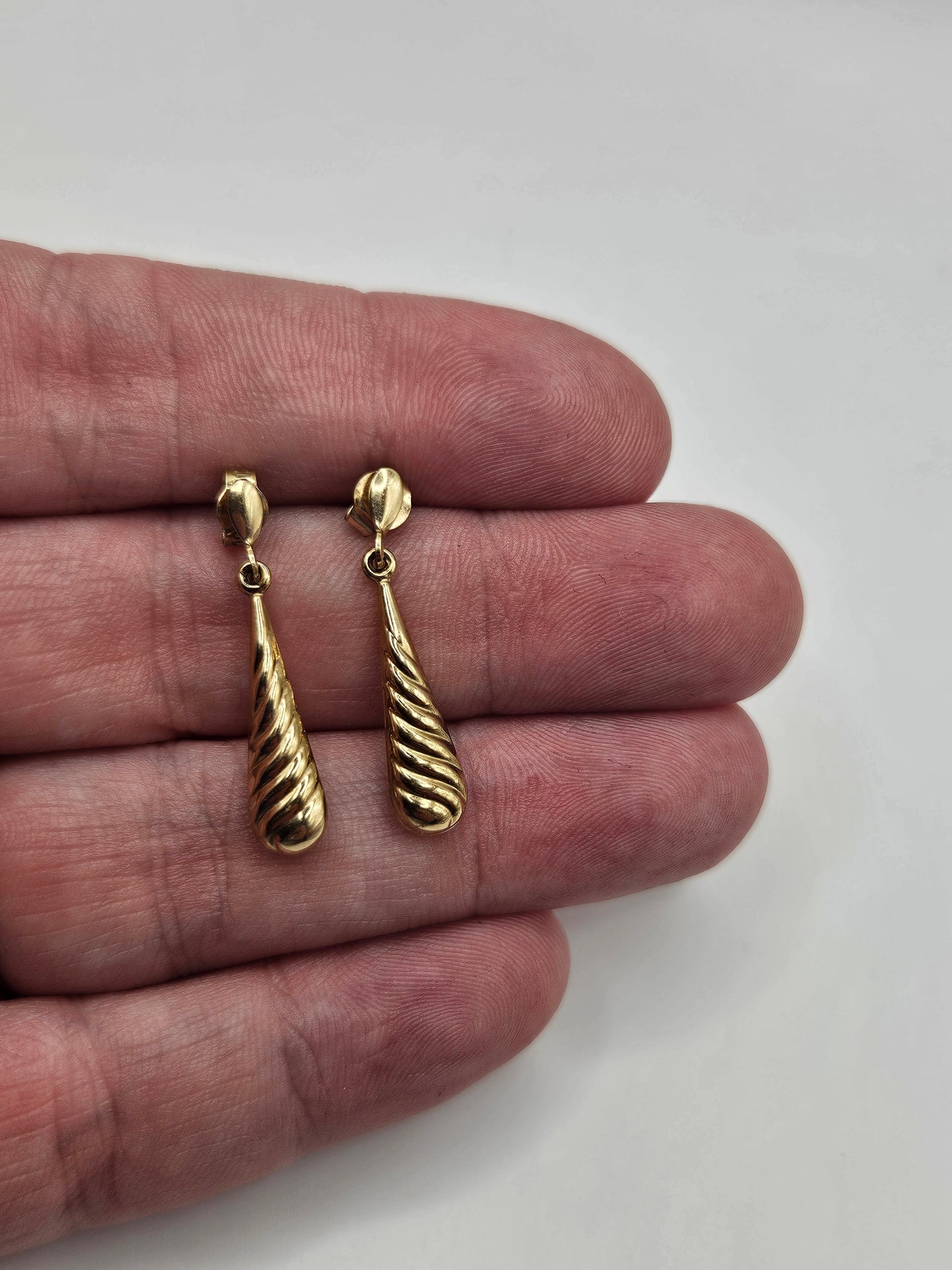 9ct gold drop earrings