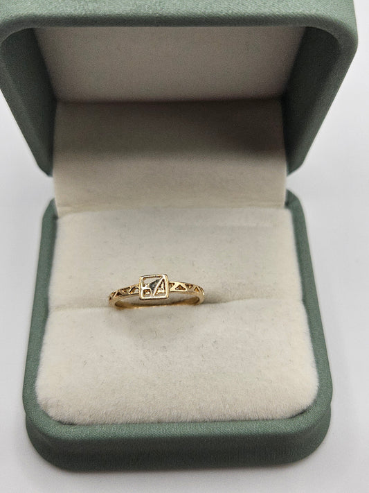 9ct gold patterned ring