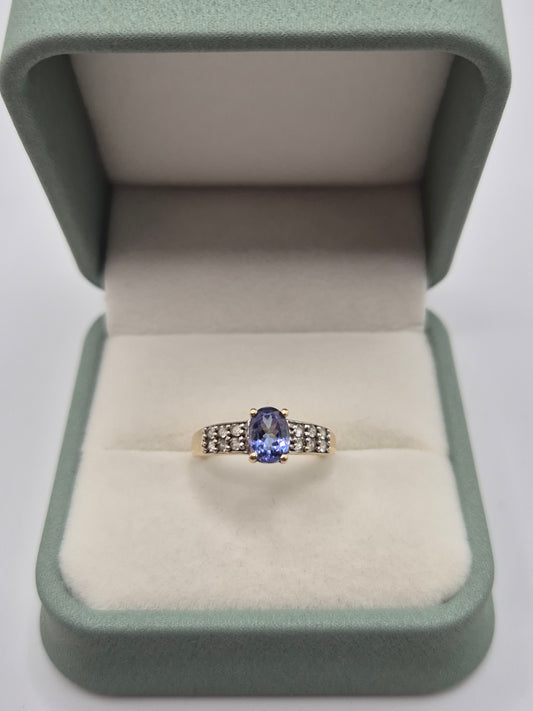 9ct gold tanzanite and cz ring