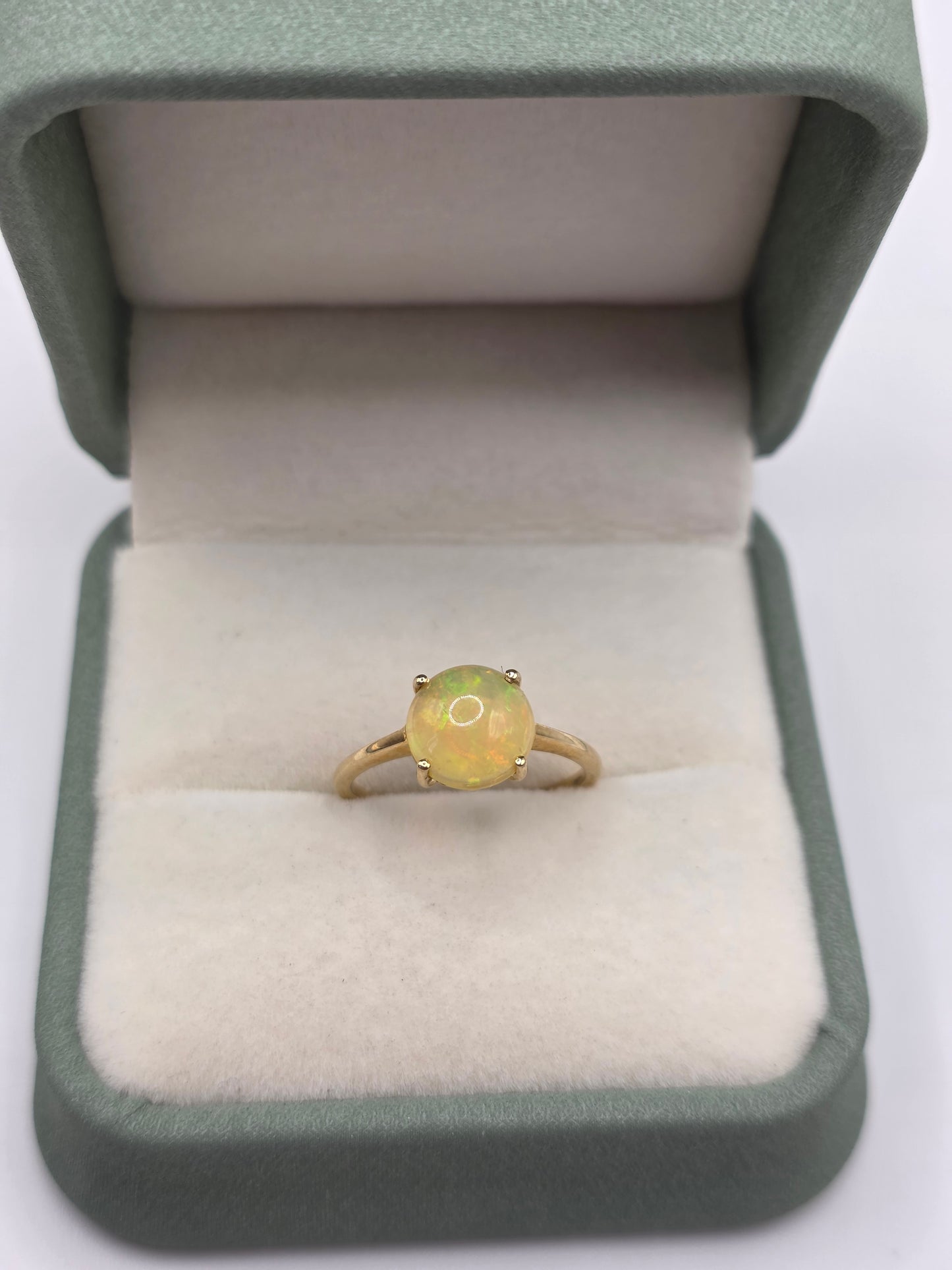9ct gold opal ring
