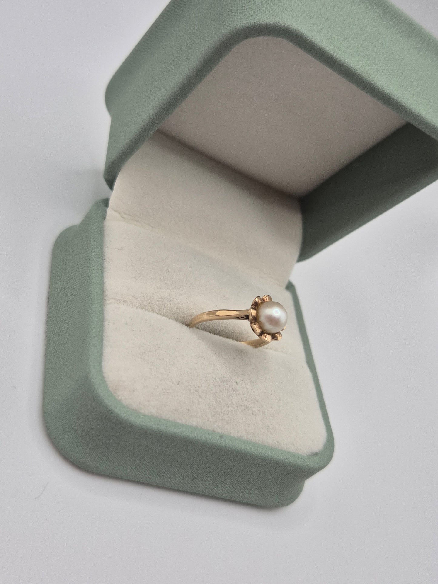 Vintage 9ct gold pearl ring