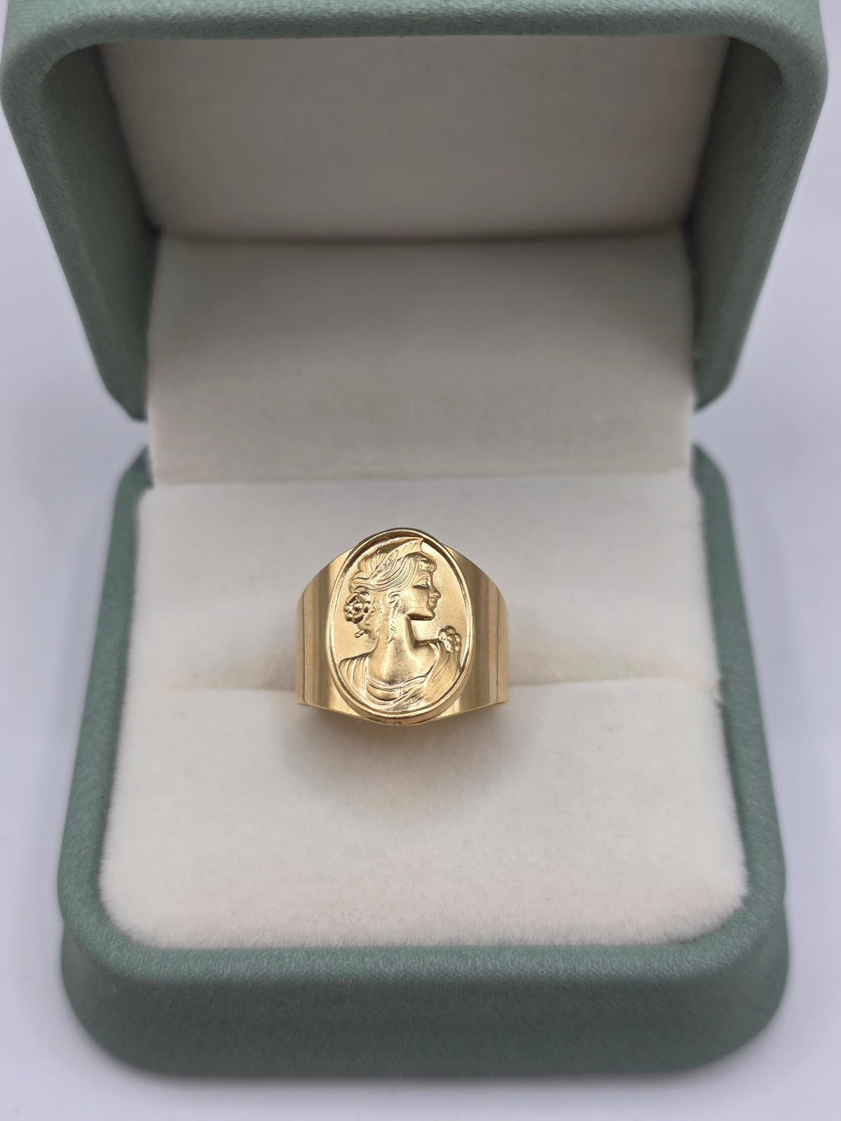 9ct gold cameo ring
