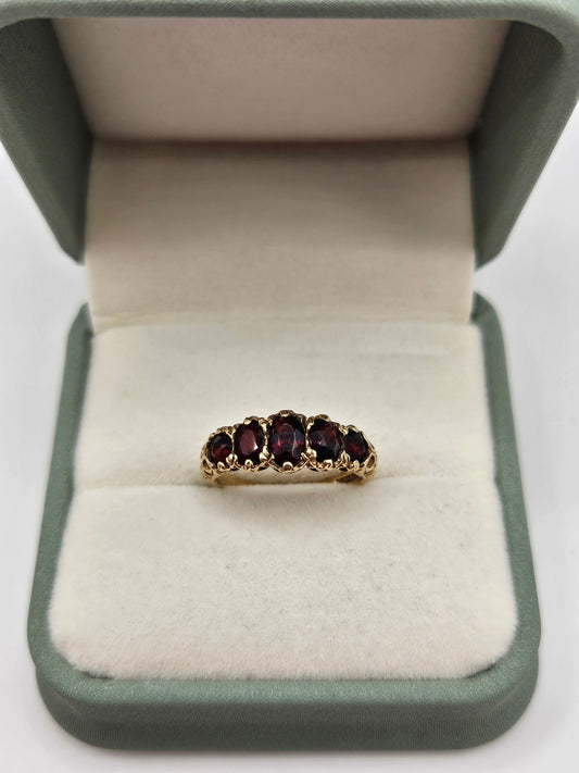 9ct gold garnet ring