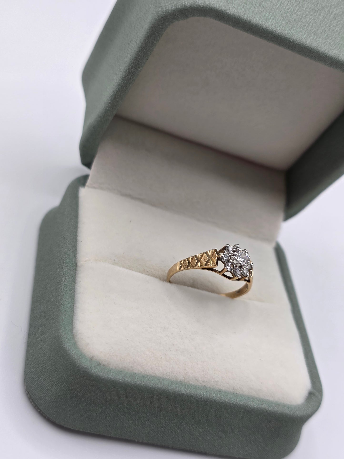 9ct gold cz cluster ring