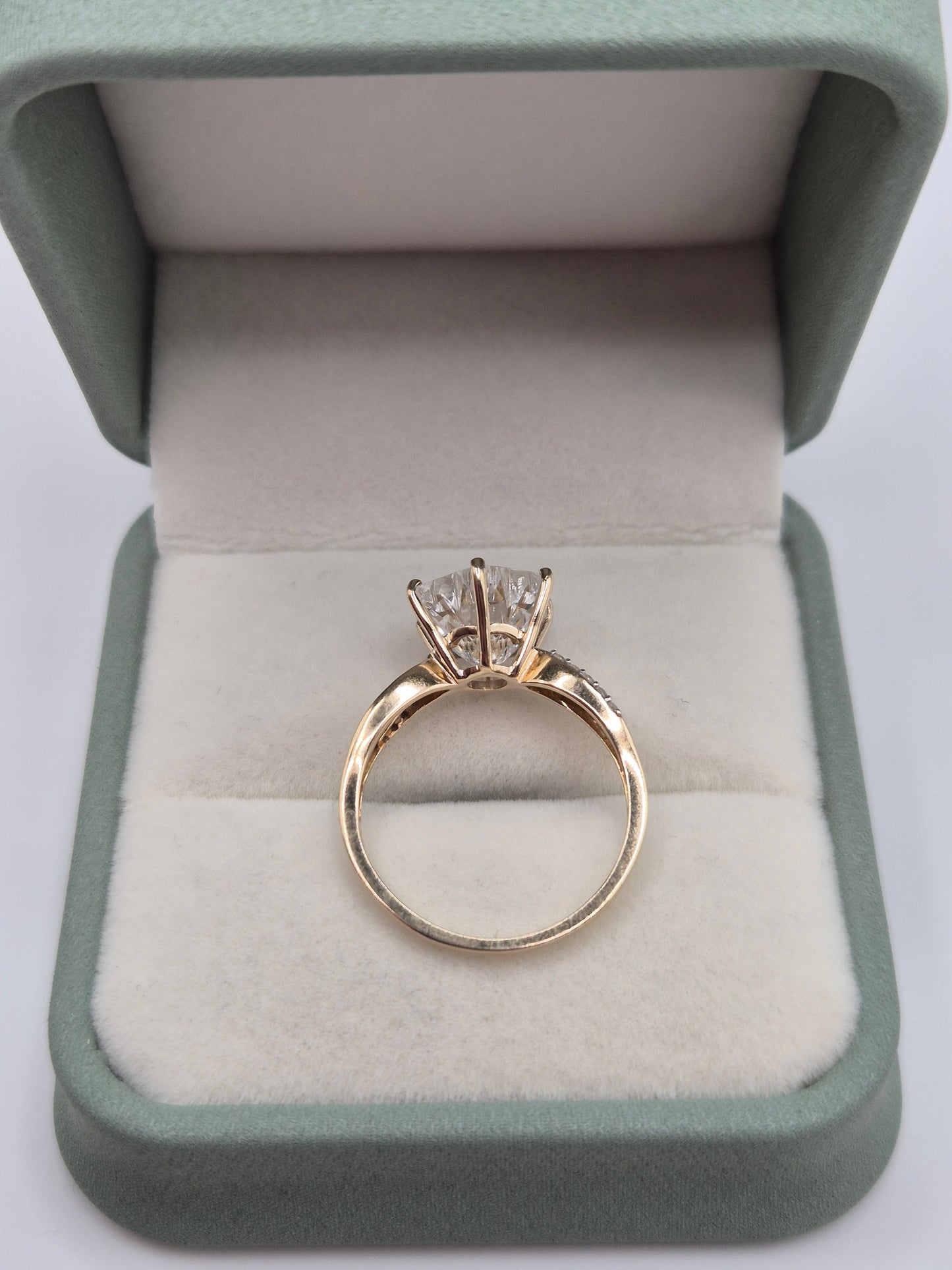 9ct gold white topaz and diamond ring