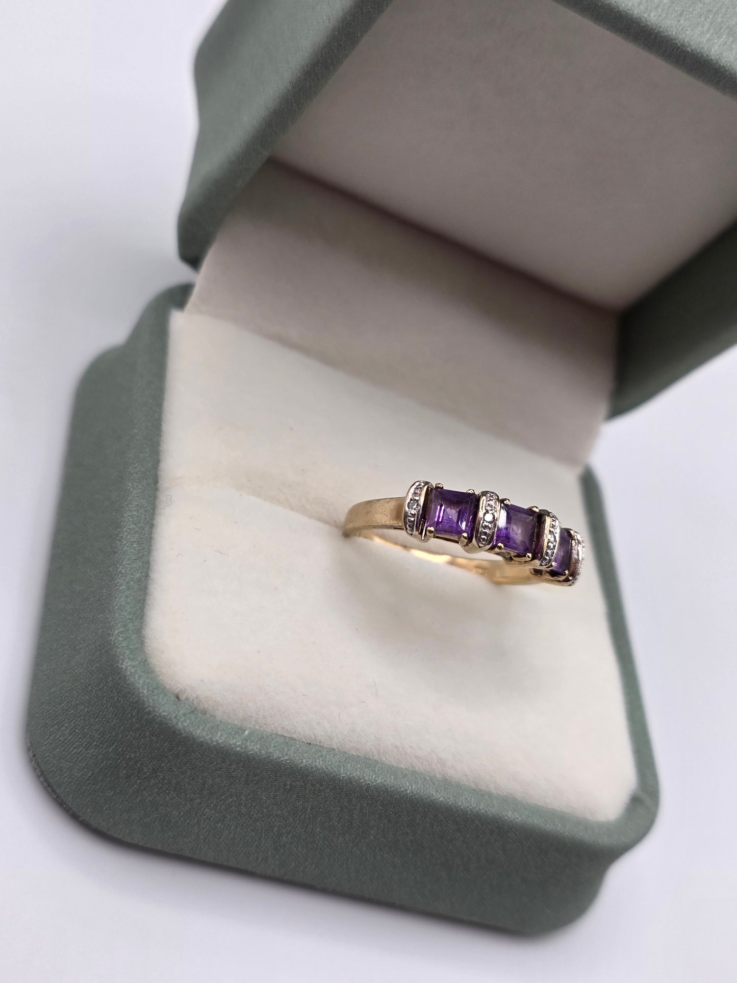 9ct gold amethyst and diamond ring