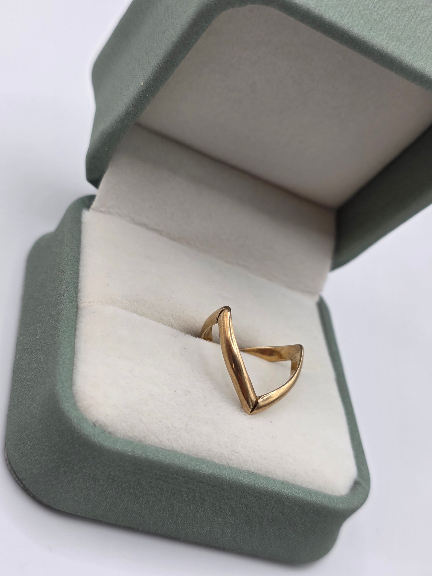 Vintage 9ct gold double wishbone ring