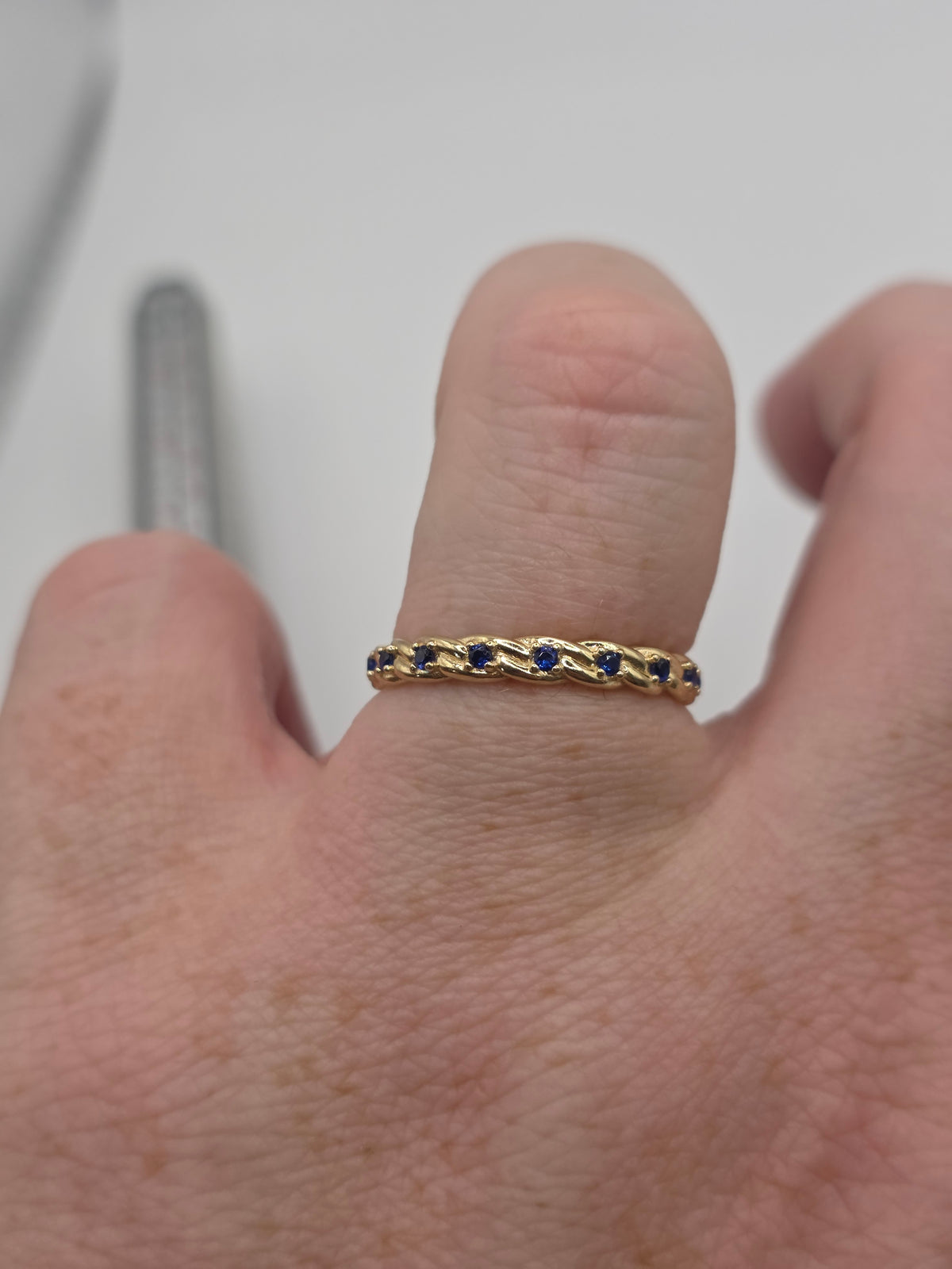 9ct gold synthetic sapphire ring