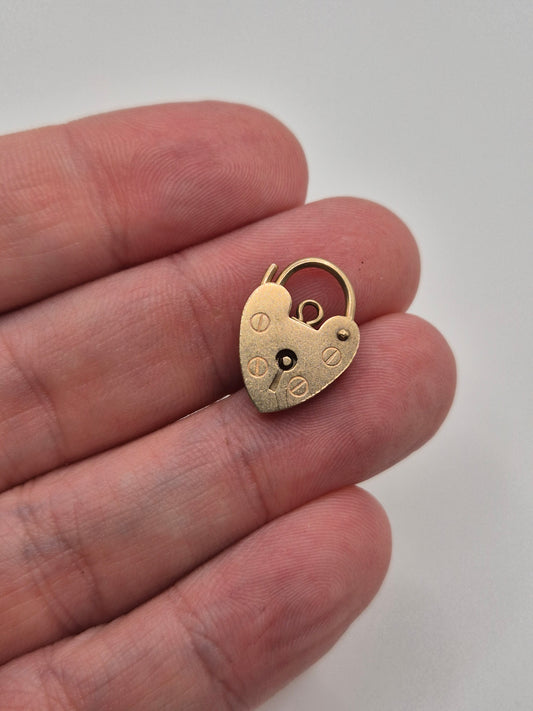 9ct gold padlock (27)
