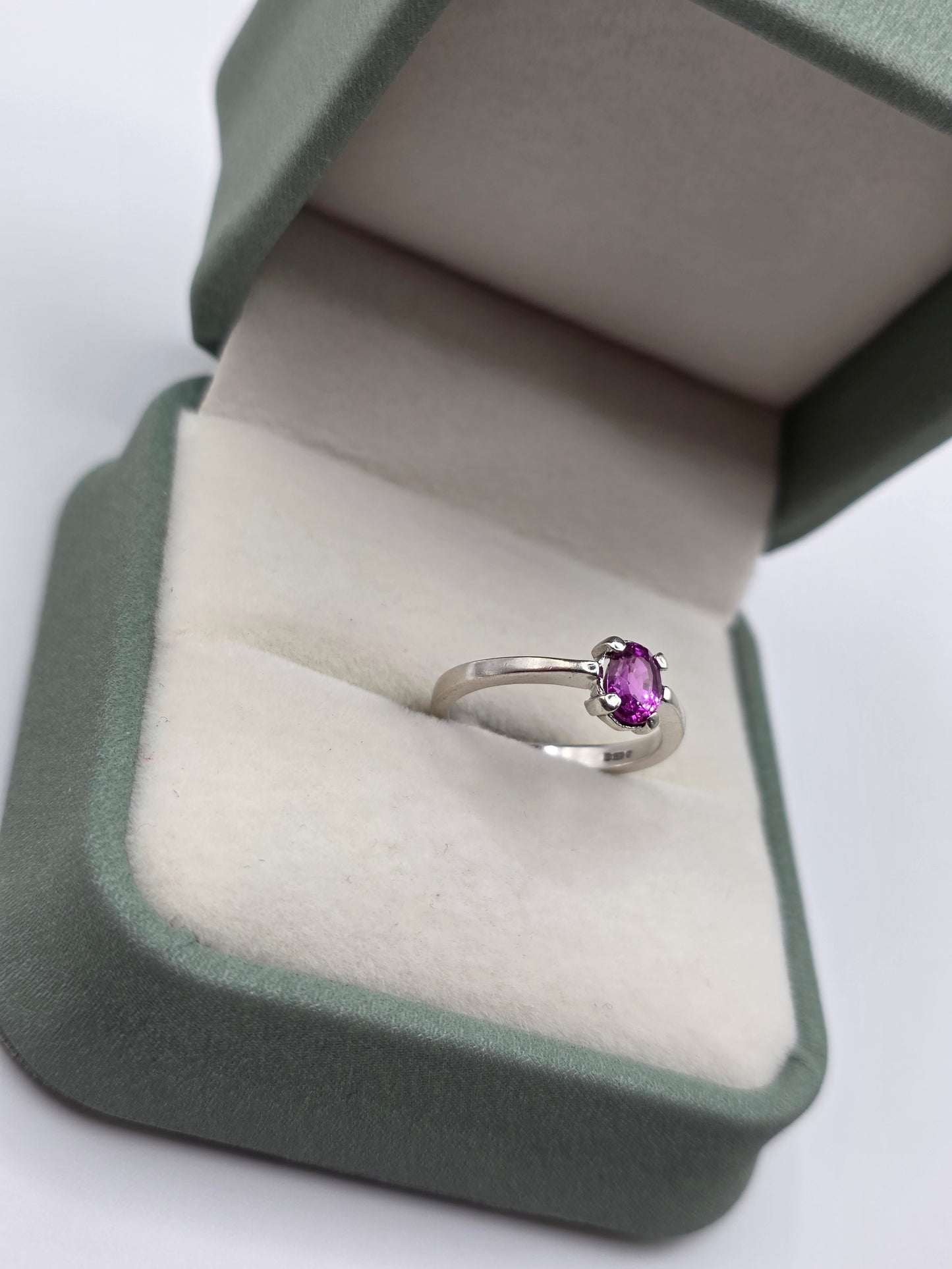 9ct white gold pink sapphire ring