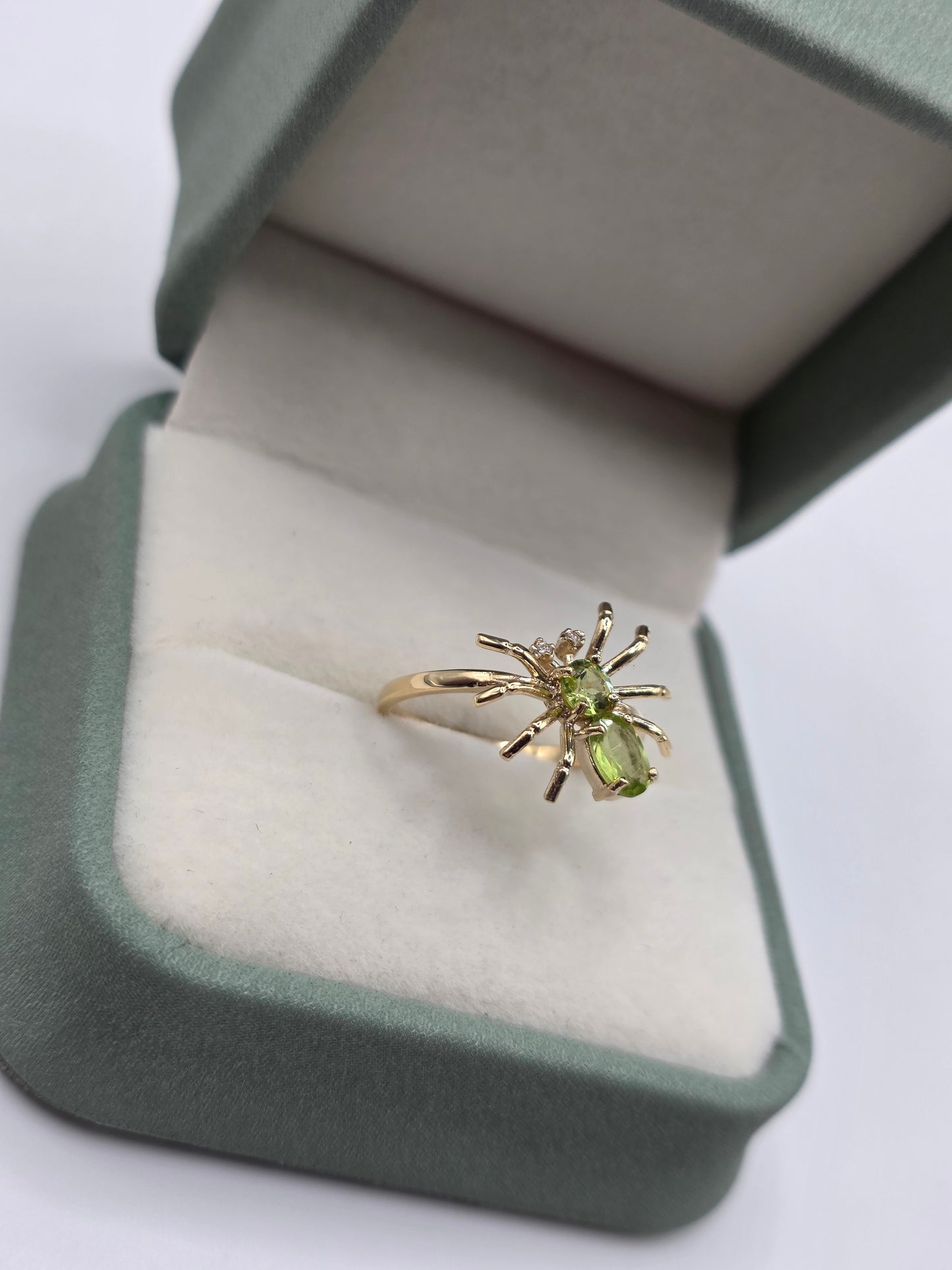 9ct gold peridot and diamond spider ring