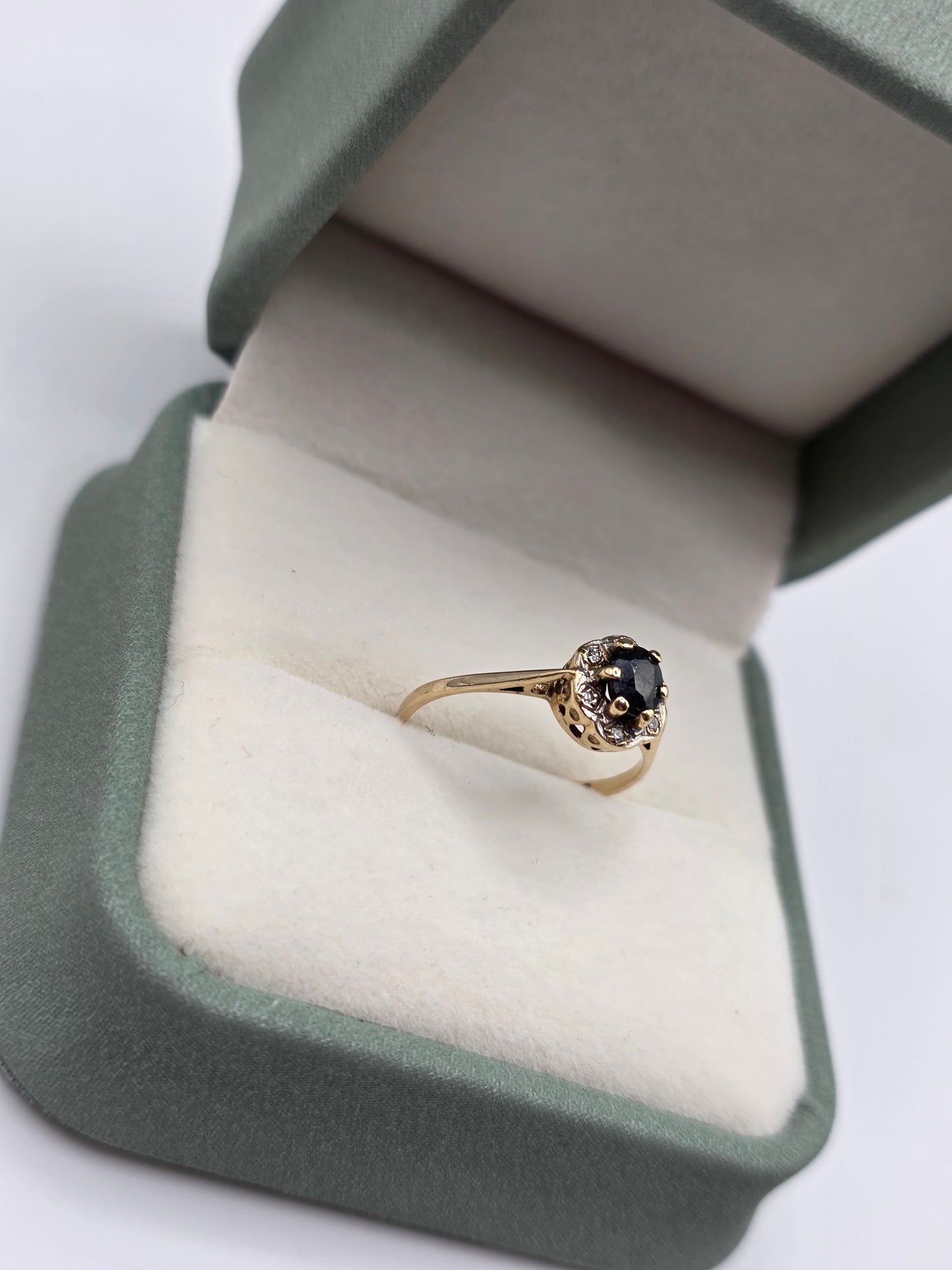 9ct gold sapphire and diamond ring