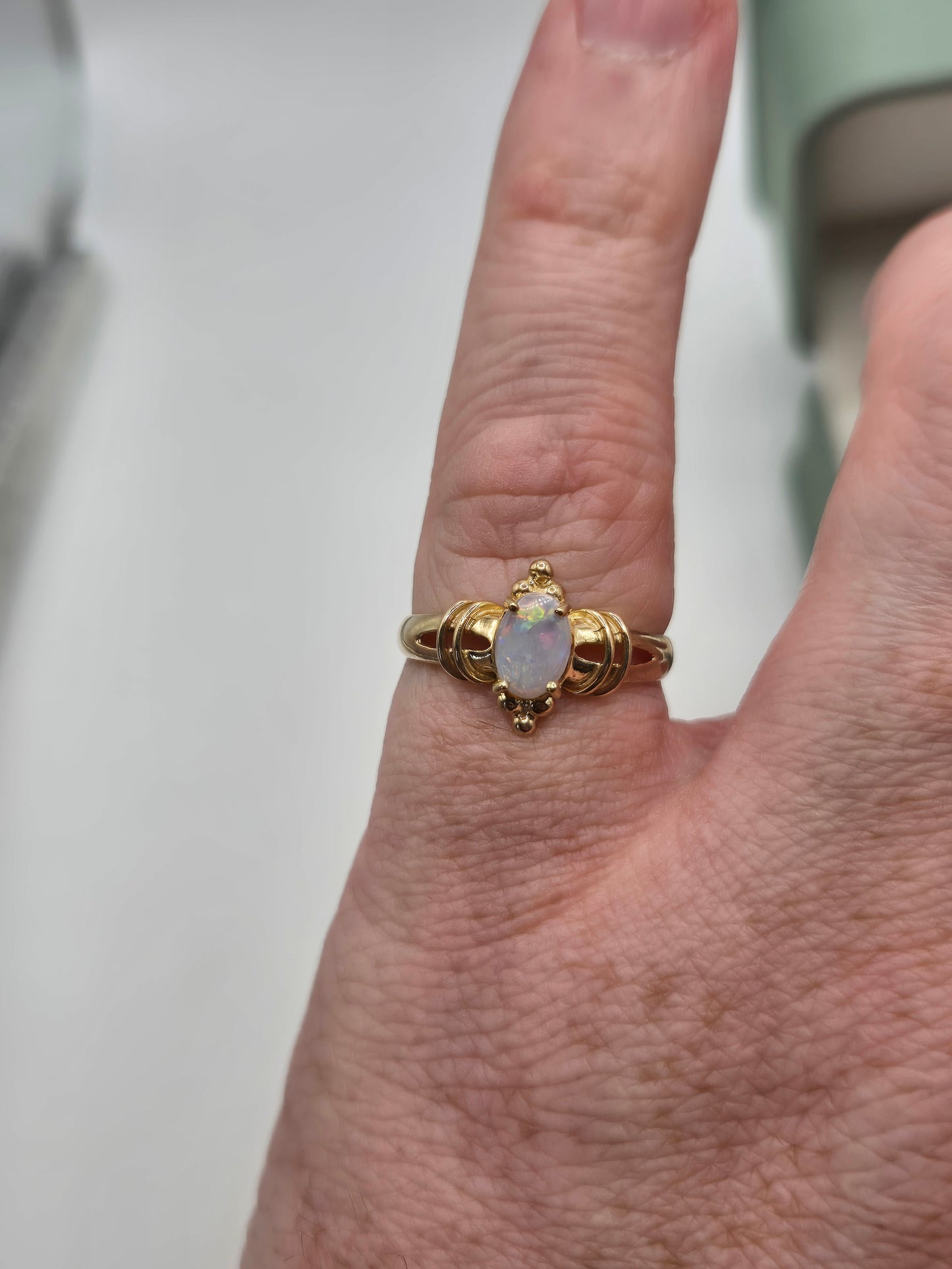 9ct gold opal ring