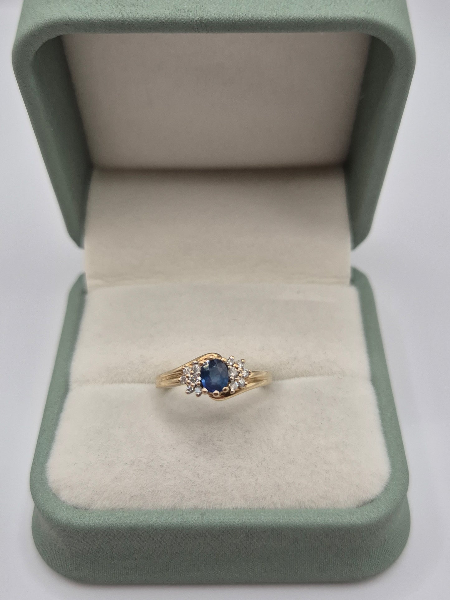 9ct gold sapphire and diamond ring