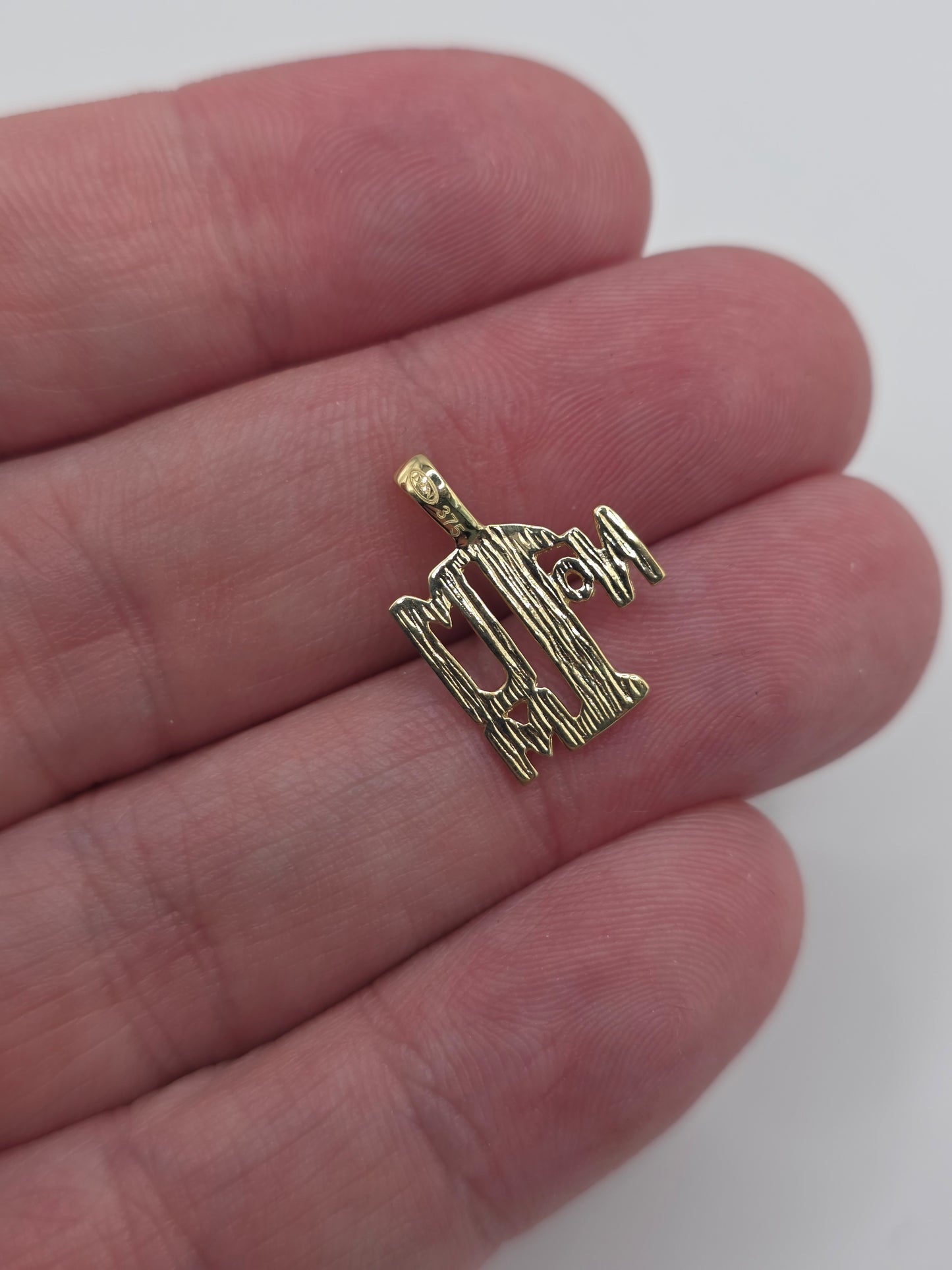 9ct gold no.1 mum pendnant