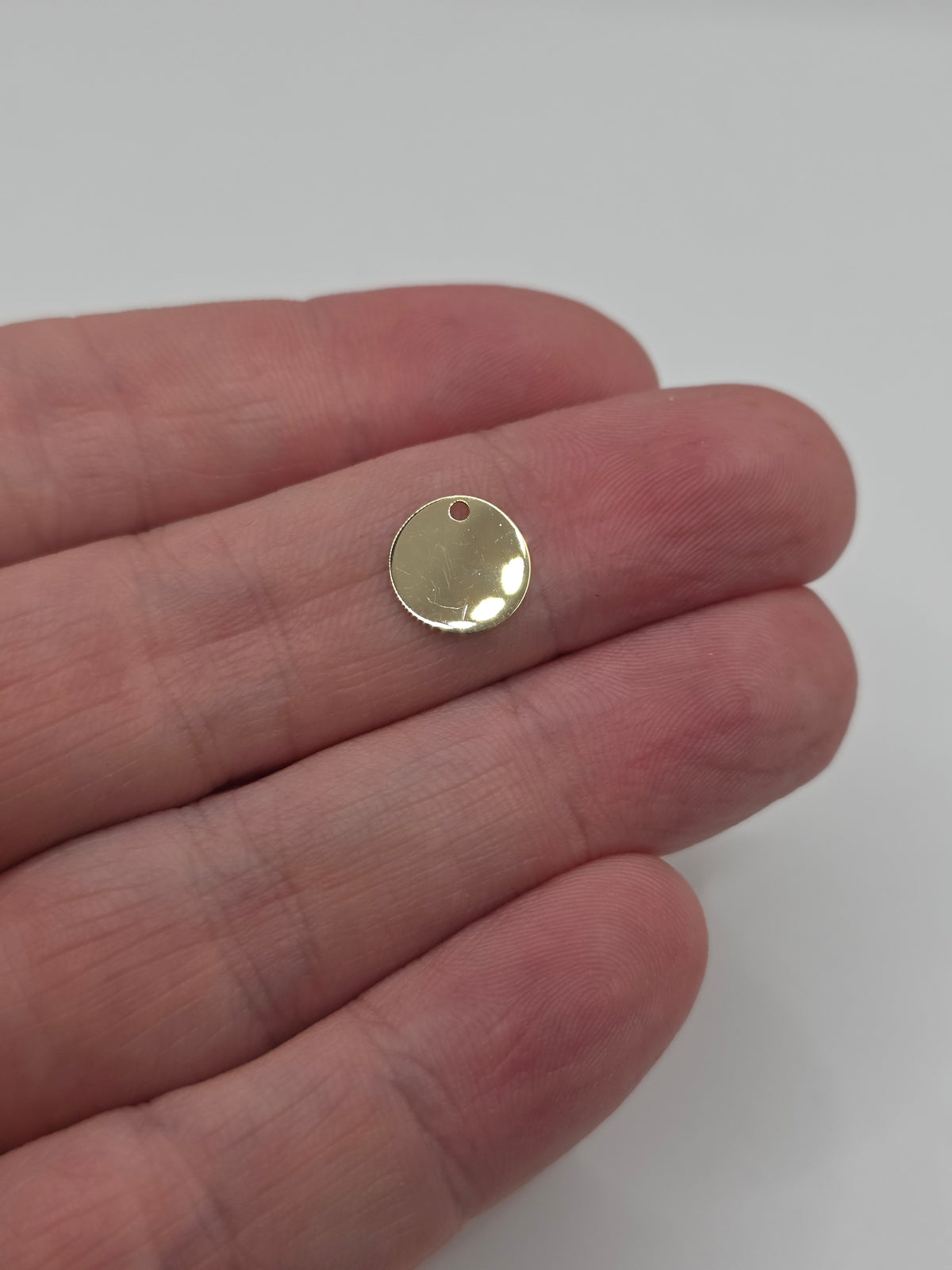 9ct gold 10mm round pendant