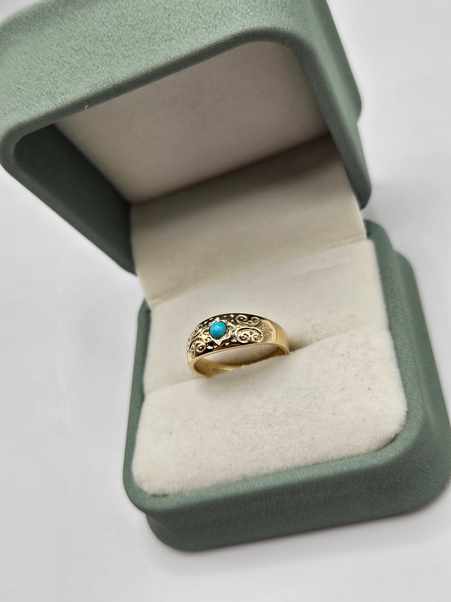 9ct gold turquoise gypsy ring