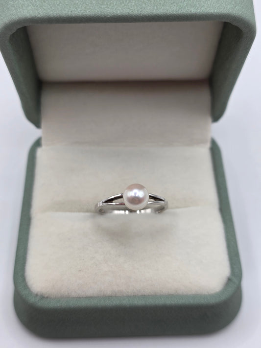 9ct white gold pearl ring