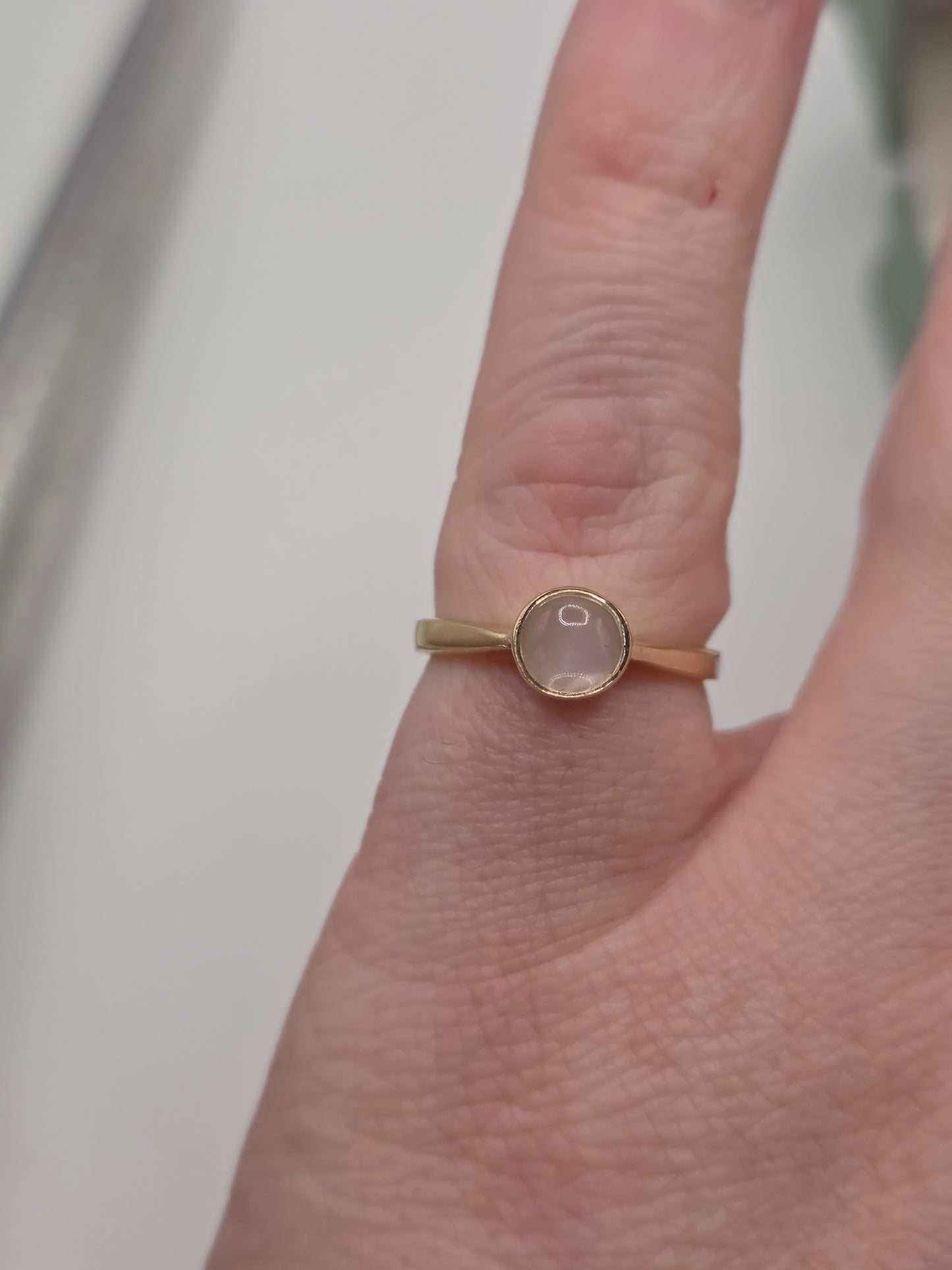 9ct gold moonstone ring