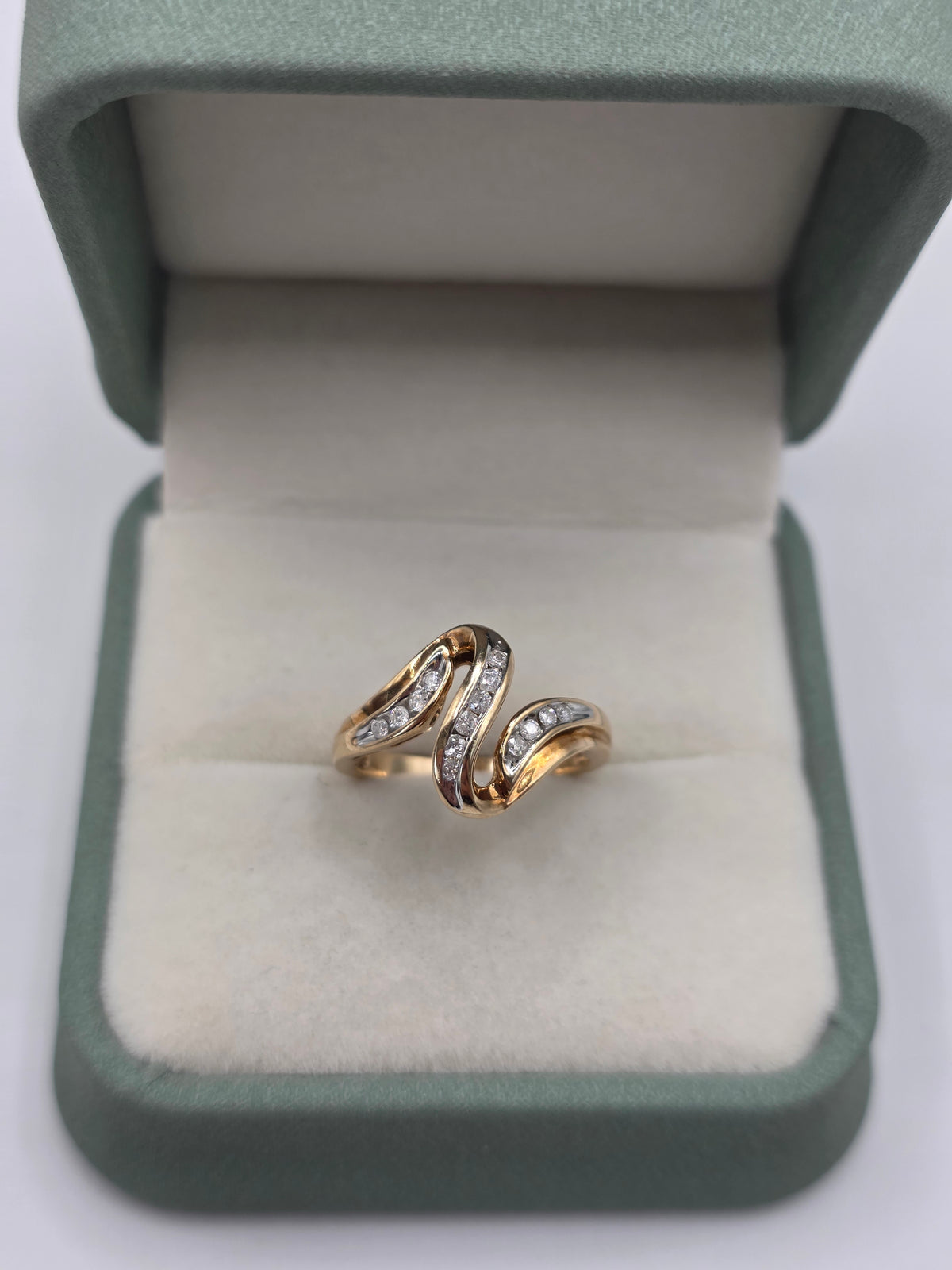 9ct gold diamond ring