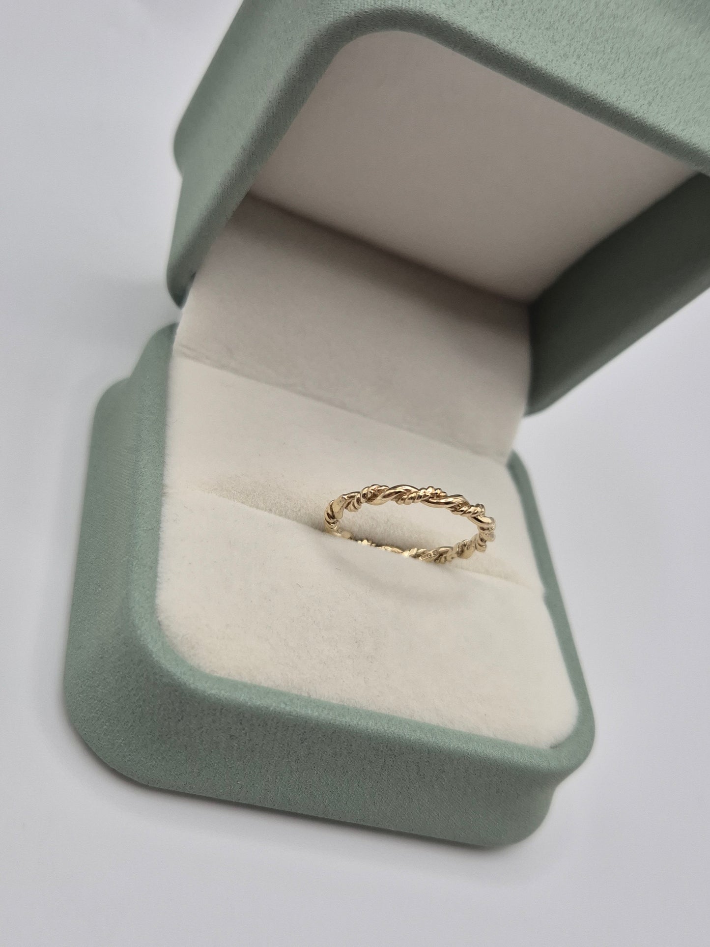 9ct gold twist ring